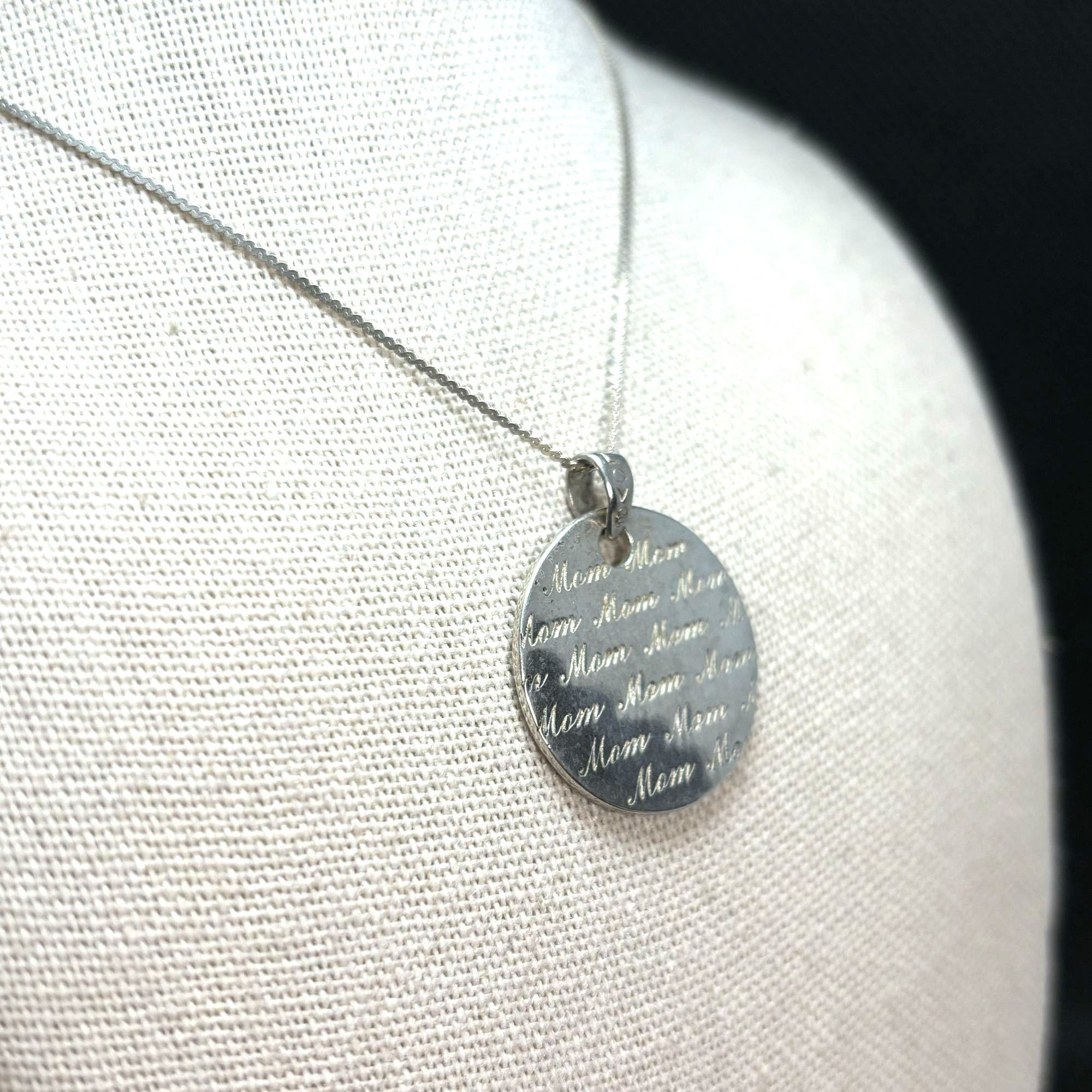 Vintage VTG Sterling Silver 925 "Mom" Script Engraving Circle Pendan Size ONE SIZE - 2 Thumbnail