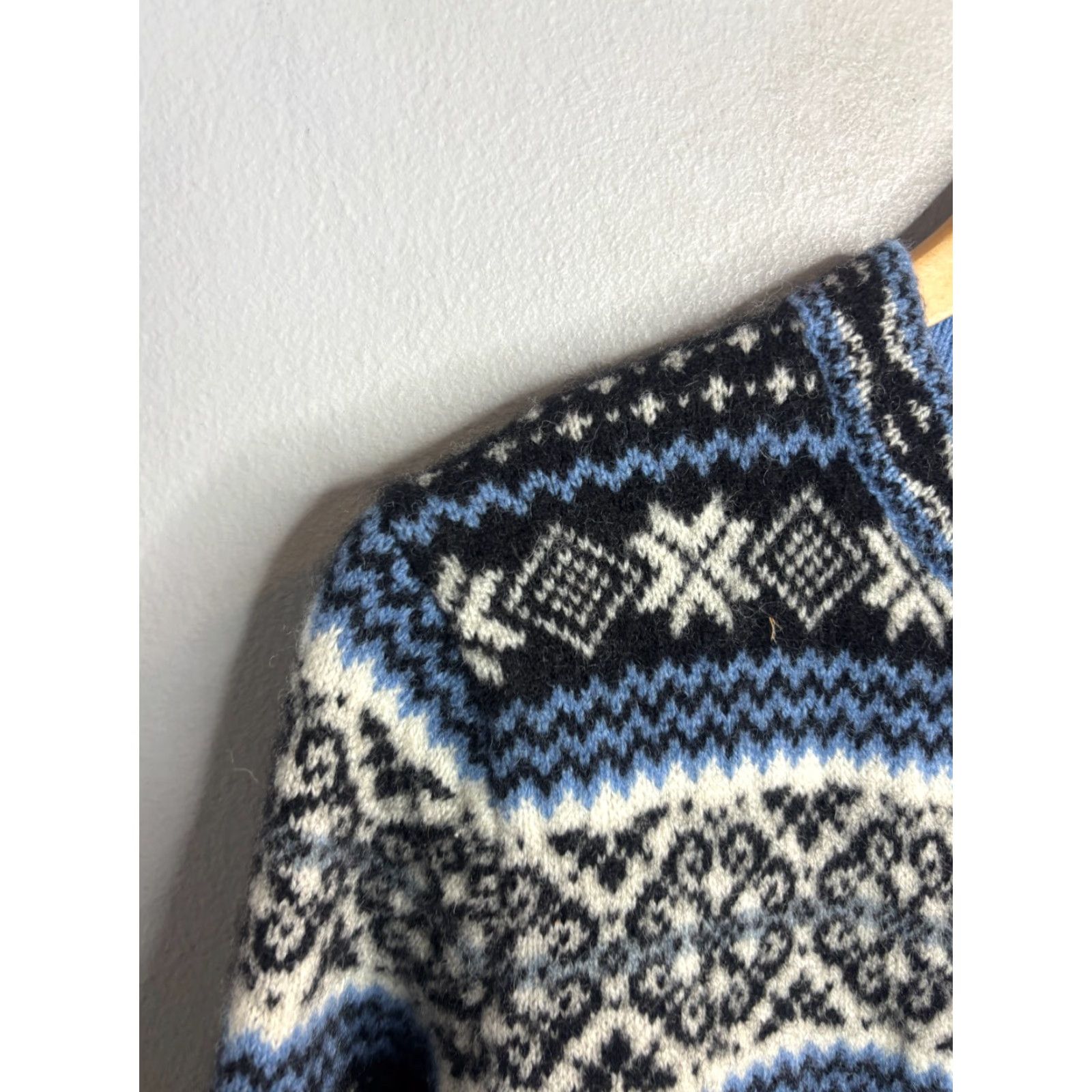 Vintage VINTAGE Susan Bristol Cardigan Sweater Wool Blue Nordic Metal Clasps Medium Women Crew Neck Long Sleeve Fair Isle Knit Autumn Winter Casual 8/10 Size M / US 6-8 / IT 42-44 - 2 Thumbnail