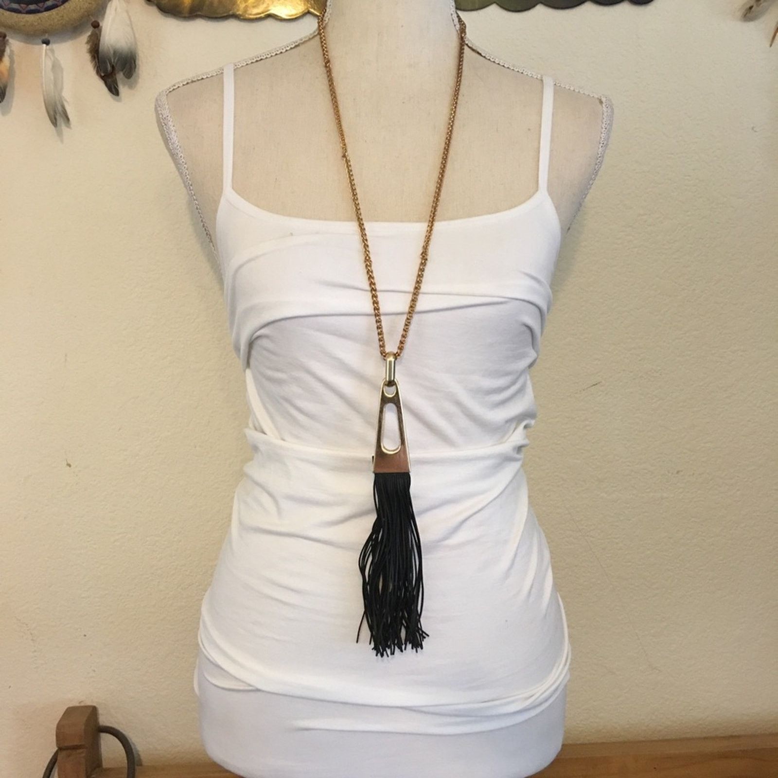 Jewelry Chunky gold tone chain with tassel pendant Size ONE SIZE - 1 Thumbnail