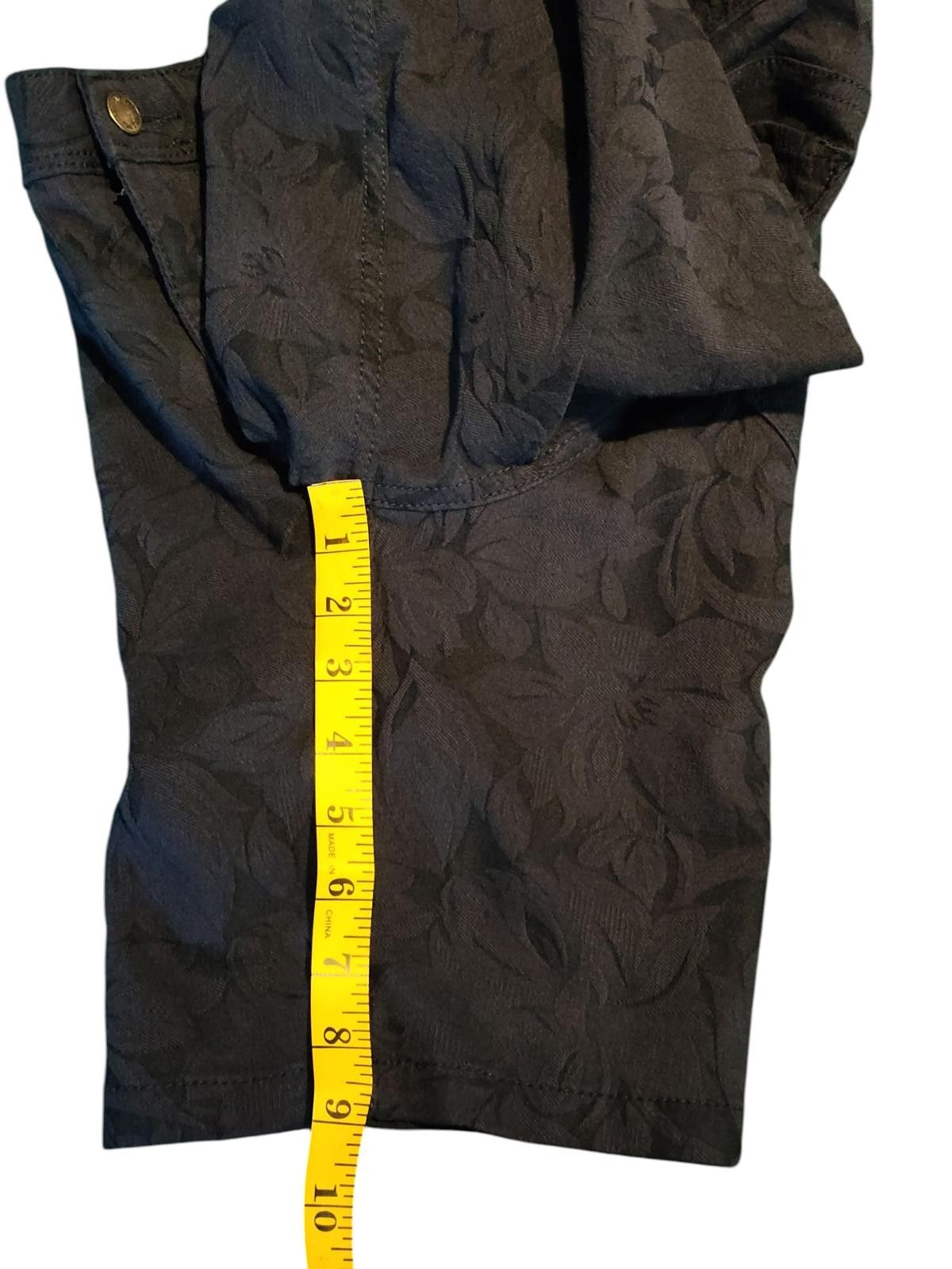 Designer Simply Vera Vera Wang Dark Floral Patterned Women's Shorts Size 25" / US 0 / IT 36 - 6 Thumbnail