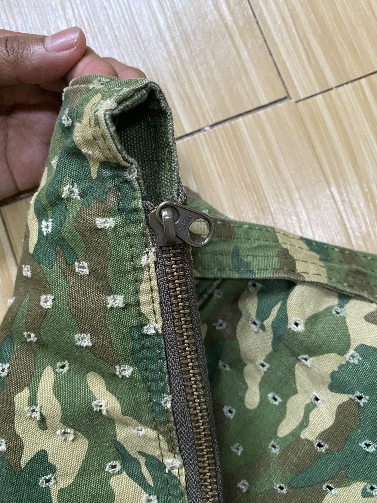 Vintage Vintage Earthmade Seditionaries Military Camo Army Sling Bag Size ONE SIZE - 5 Thumbnail