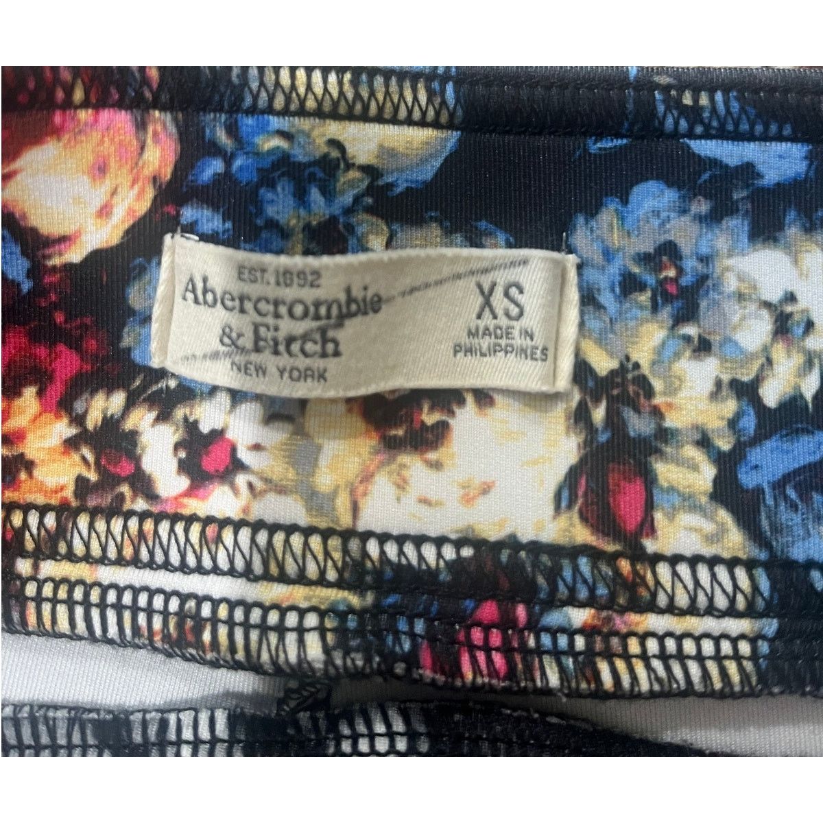 Abercrombie & Fitch Abercrombie & Fitch Floral Neoprene Scuba Leggings XS Size 25" / US 0 / IT 36 - 4 Thumbnail