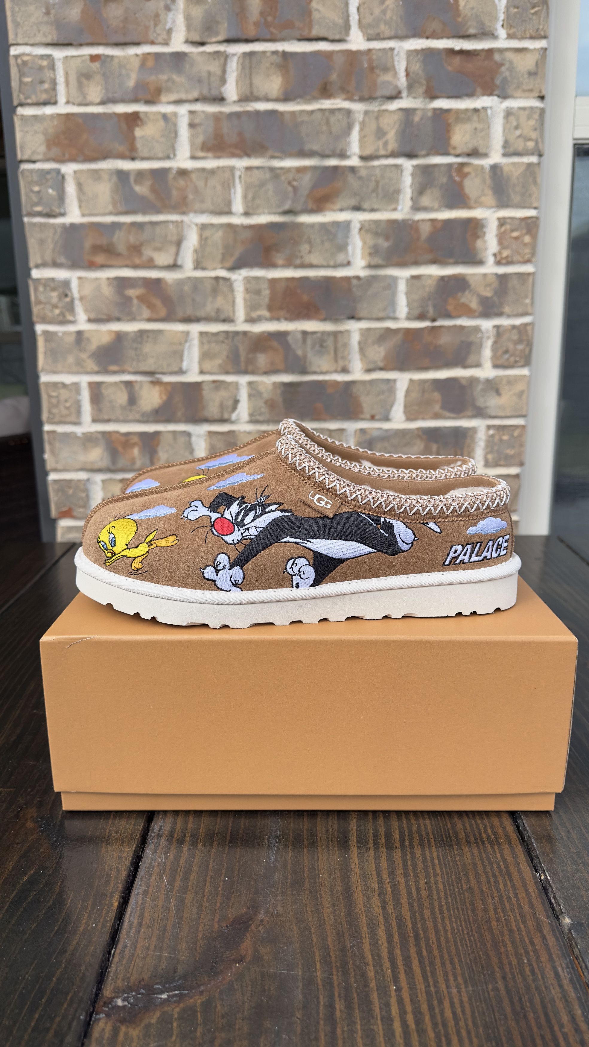 Palace × Ugg Ugg x Palace x Looney Tunes Tasman Slippers size 10 Size US 10 / EU 43 - 5 Thumbnail