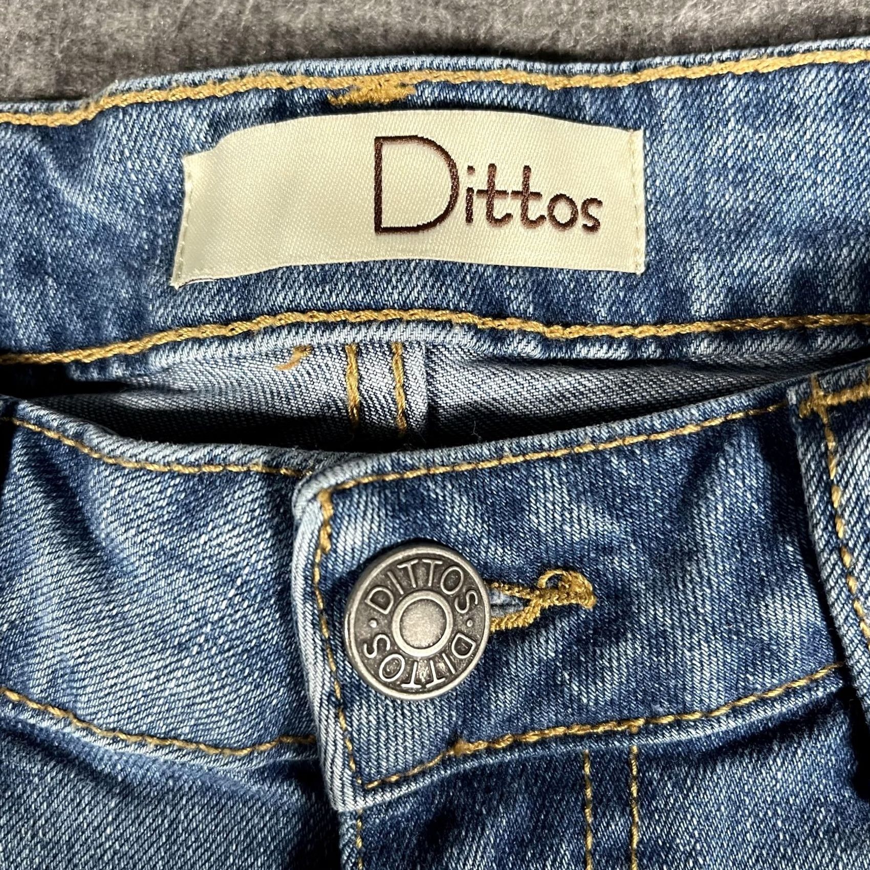 Denime Dittos Jeans Womens 8 Blue Straight Mid Rise Embroidered Floral Denim Y2K Size 30" / US 8 / IT 44 - 5 Thumbnail