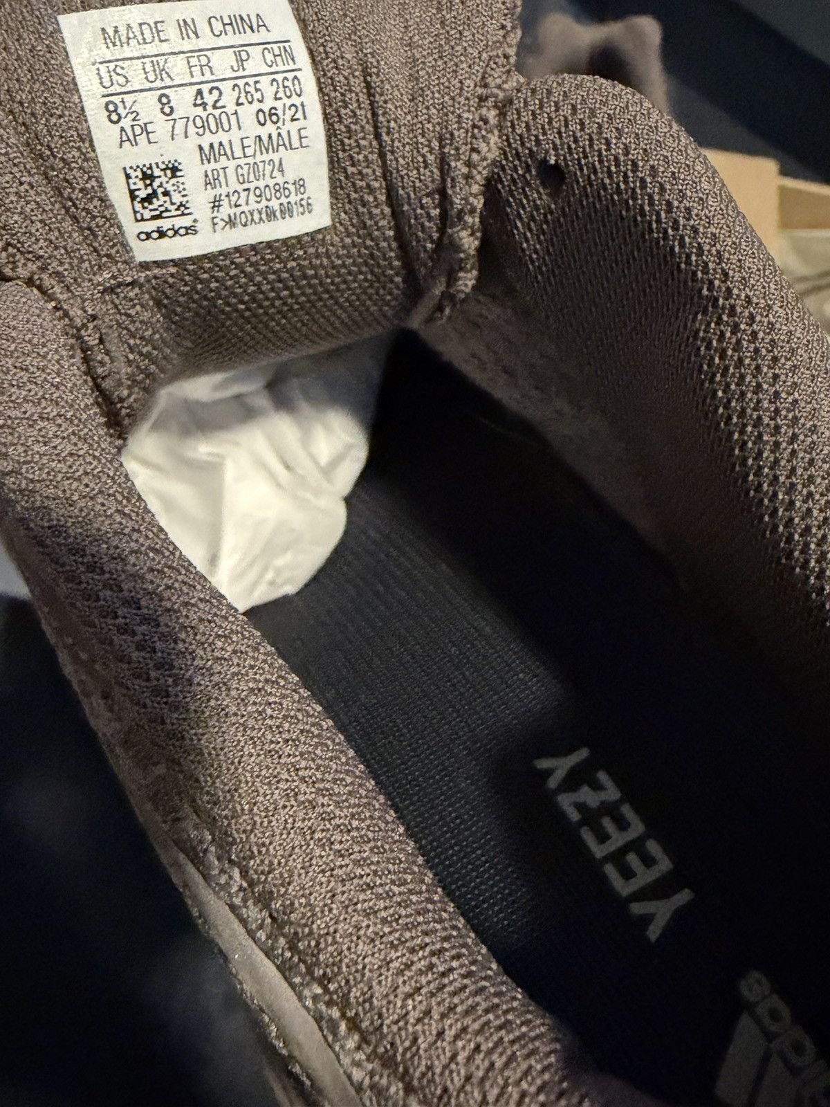 Adidas Yeezy 700 V2 8.5 Size US 8.5 / EU 41-42 - 6 Thumbnail