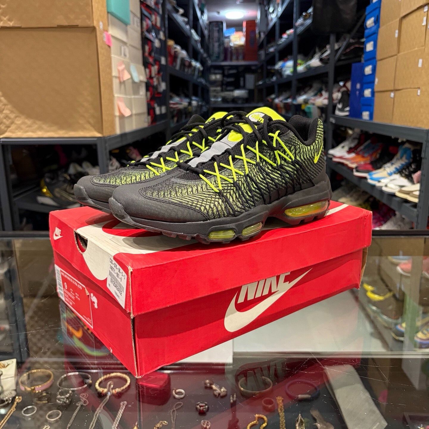 Nike Nike Green Lowtop Sneakers 9.5 Men Size US 9.5 / EU 42-43 - 1 Thumbnail