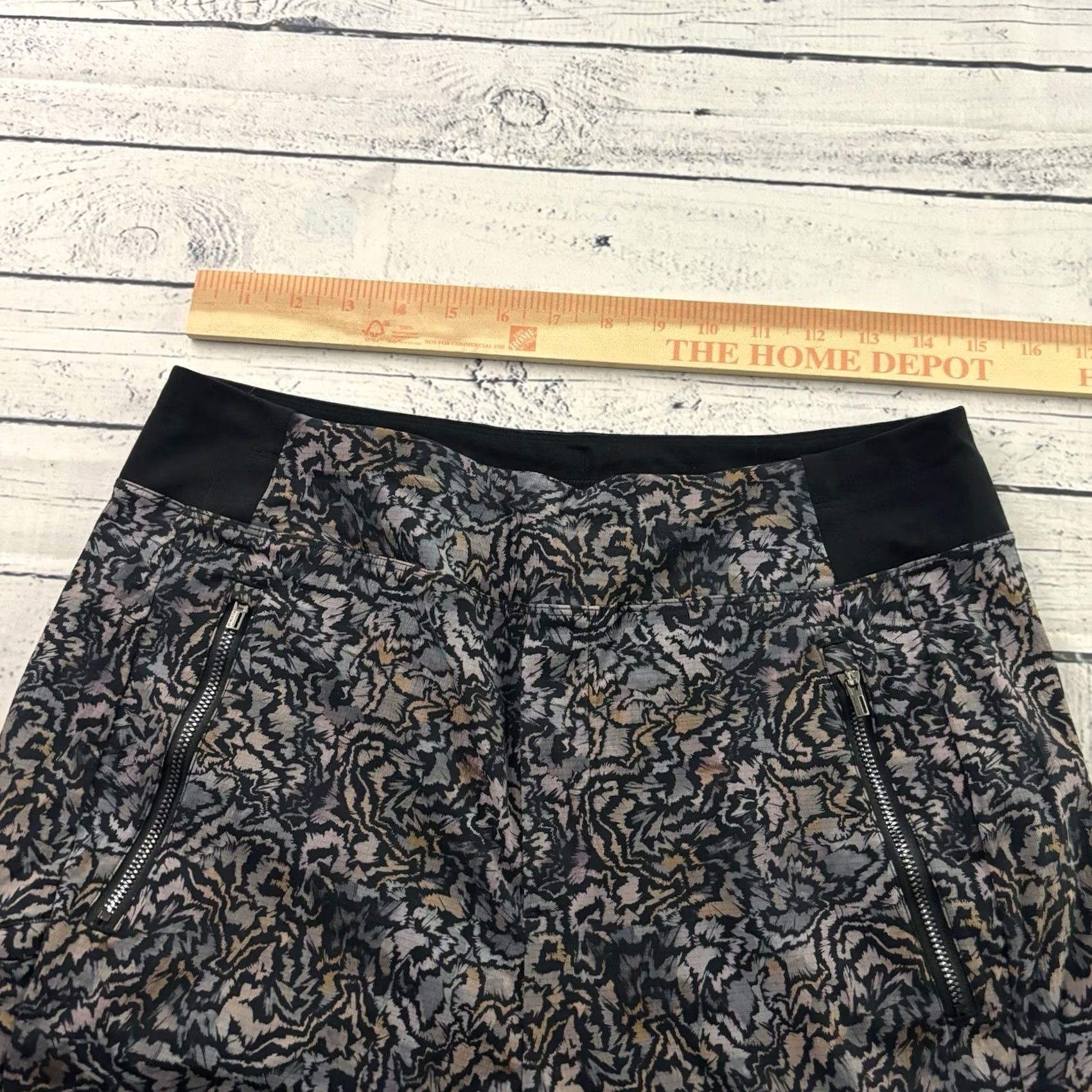 Athleta Athleta Trekkie North Jogger Floral Print Zipper Pocket Pants Women's 10 Black Size 32" / US 10 / IT 46 - 3 Thumbnail