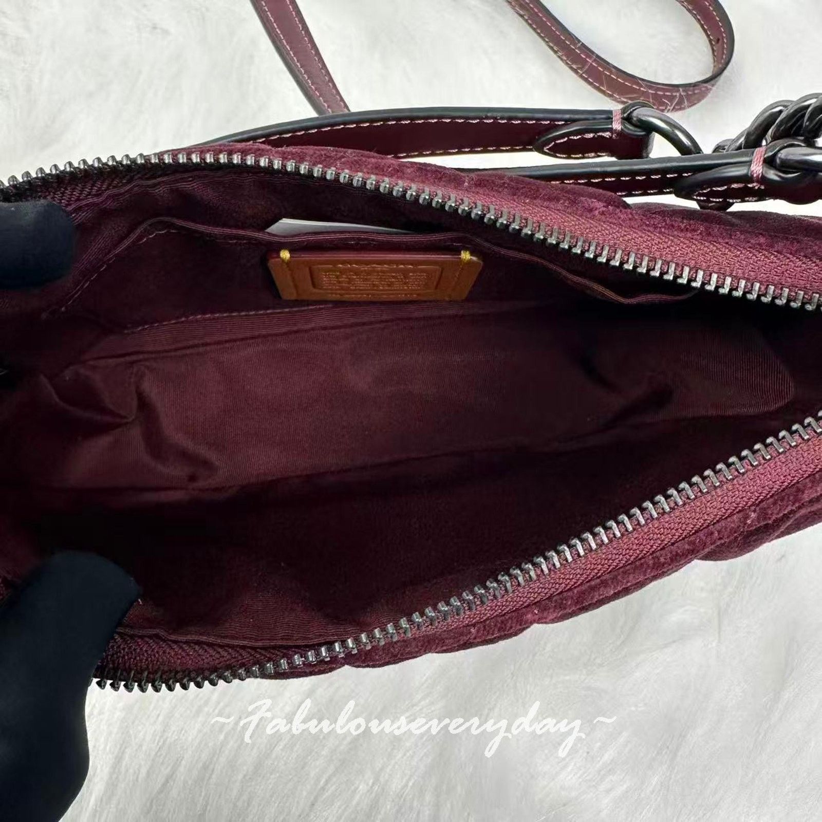 Coach Coach Teri Shoulder Crossbody Velvet Quilting Qb/Burgundy Size ONE SIZE - 6 Thumbnail