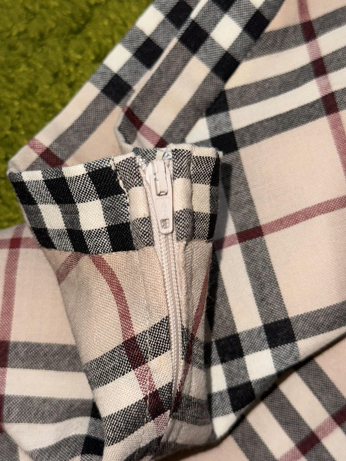 Burberry × Vintage Burberry 2000s vintage iconic nova check wool skirt Size 32" / US 10 / IT 46 - 3 Thumbnail