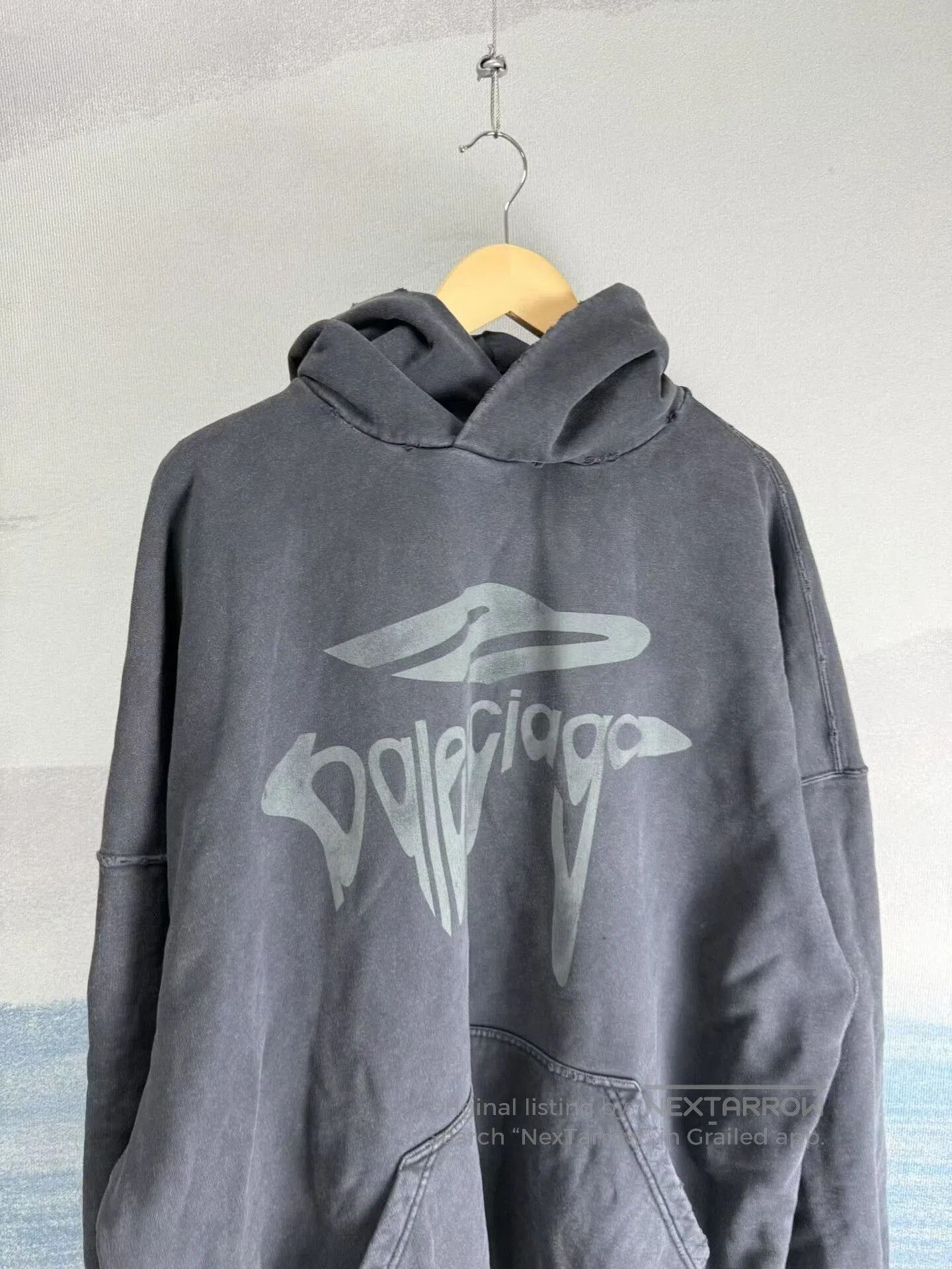 Balenciaga balenciaga black distressed logo hoodie oversized. Size US M / EU 48-50 / 2 - 2 Thumbnail