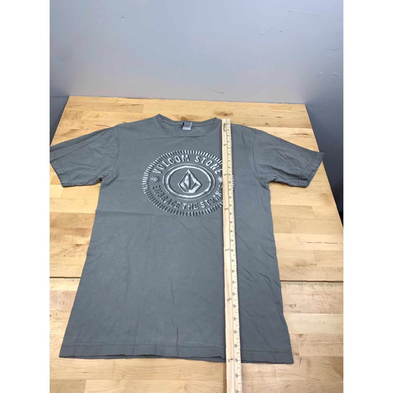 Volcom VINTAGE Volcom T-Shirt Mens S Gray Beach Y2K Stone Surf 11576 Size US S / EU 44-46 / 1 - 4 Thumbnail