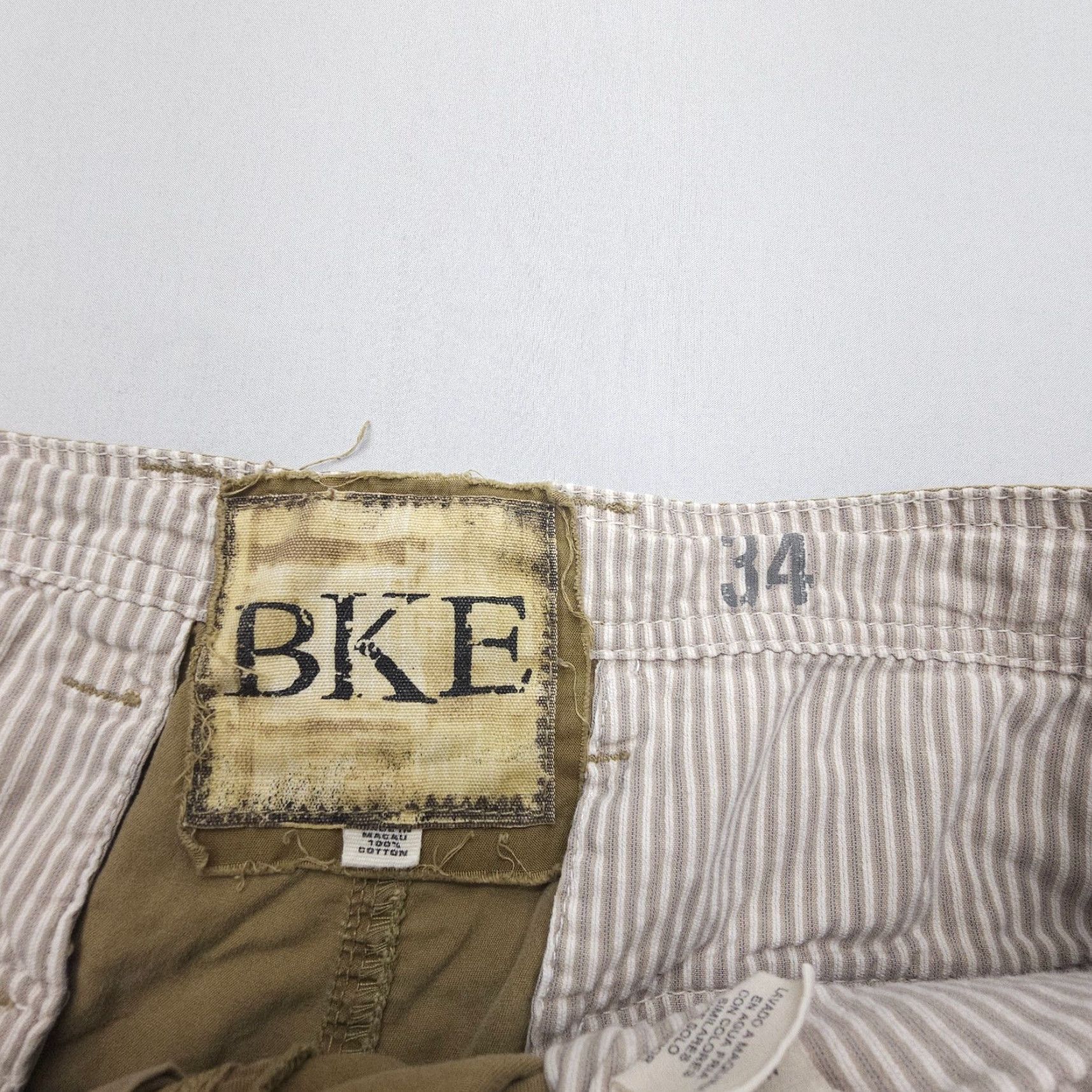 Vintage Bucke Buckle BKE Chino Shorts Mens 34 Khaki 100% Cotton Baggy Y2K 2000's Chino Shorts Buckle Mens 34 Khaki Cotton Baggy Y2K 2000s Vintage No N/A Size US 34 / EU 50 - 6 Thumbnail