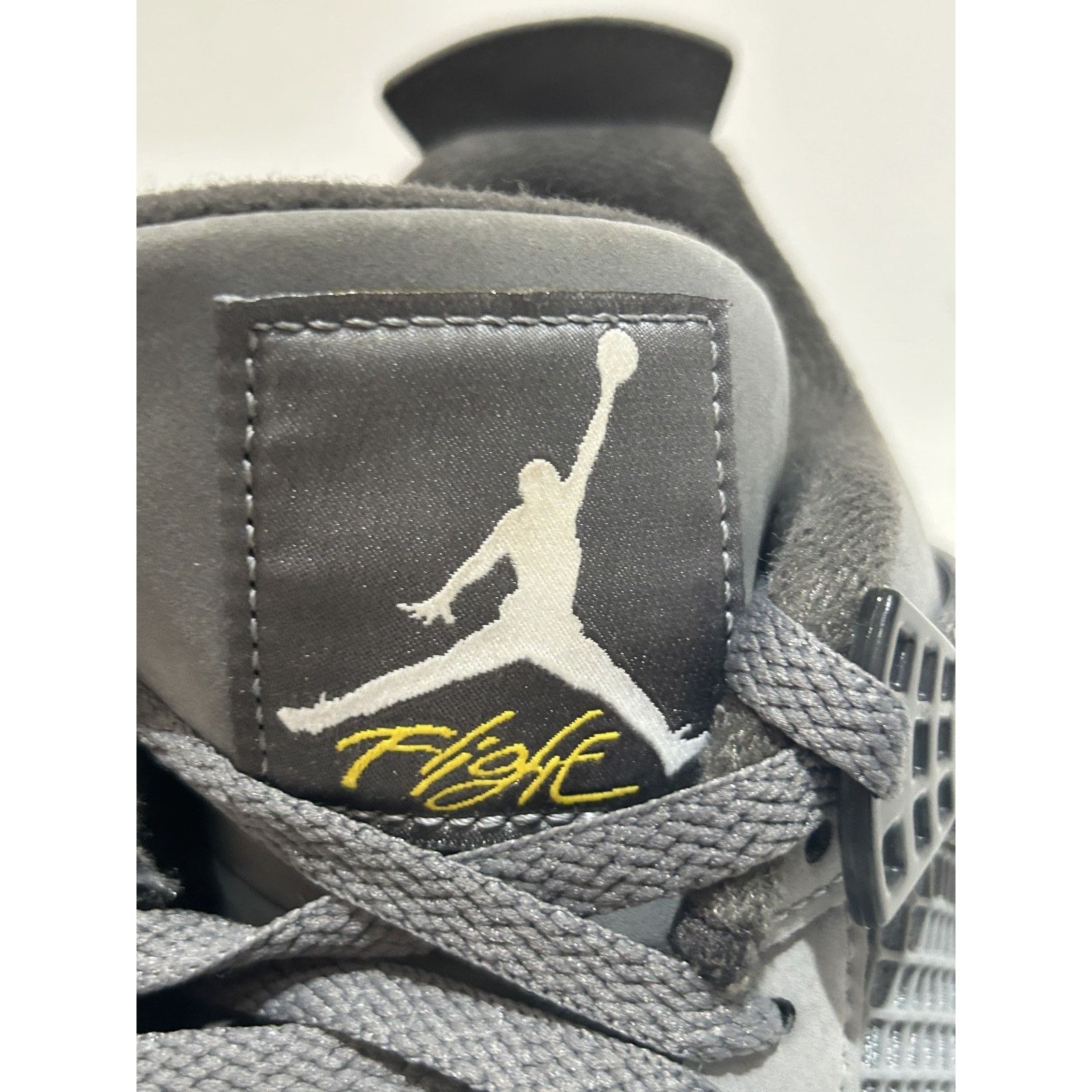 Jordan Brand NIKE JORDAN 4 COOL GREY 2019 SIZE 9.5 PREOWNED Size US 9.5 / EU 42-43 - 3 Thumbnail
