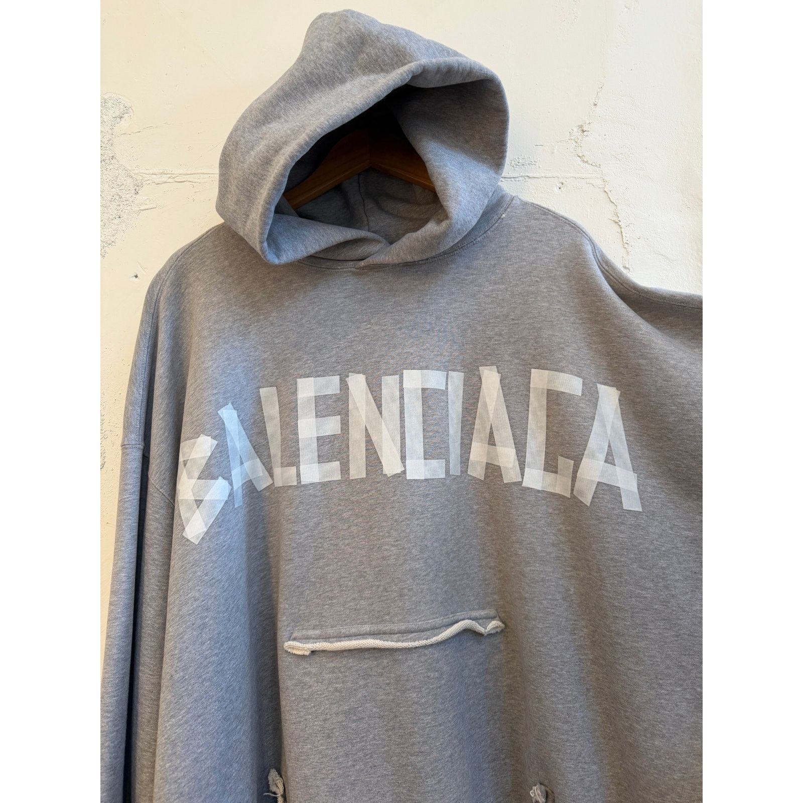 Balenciaga Balenciaga Distressed Tape Hoodie Size US XXL / EU 58 / 5 - 2 Thumbnail