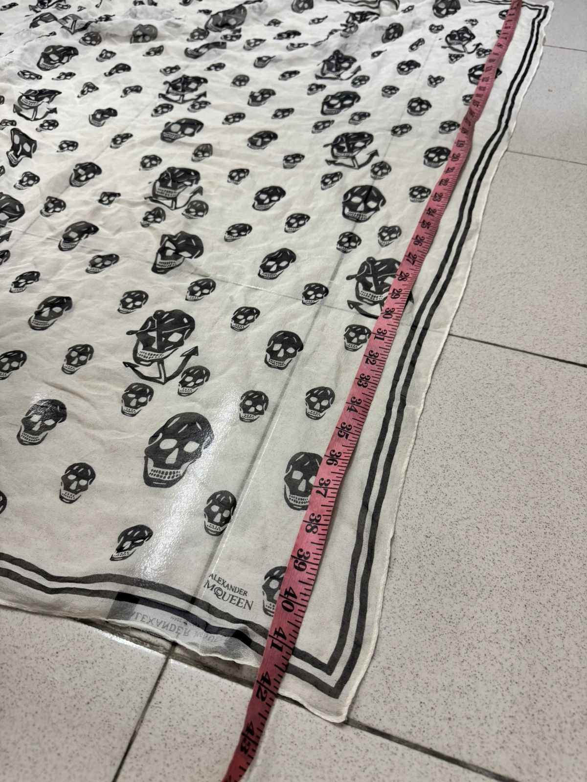 Alexander McQueen ALEXANDER MCQUEEN SKULLS ALL-OVER PRINT SILK SCARF Size ONE SIZE - 7 Thumbnail