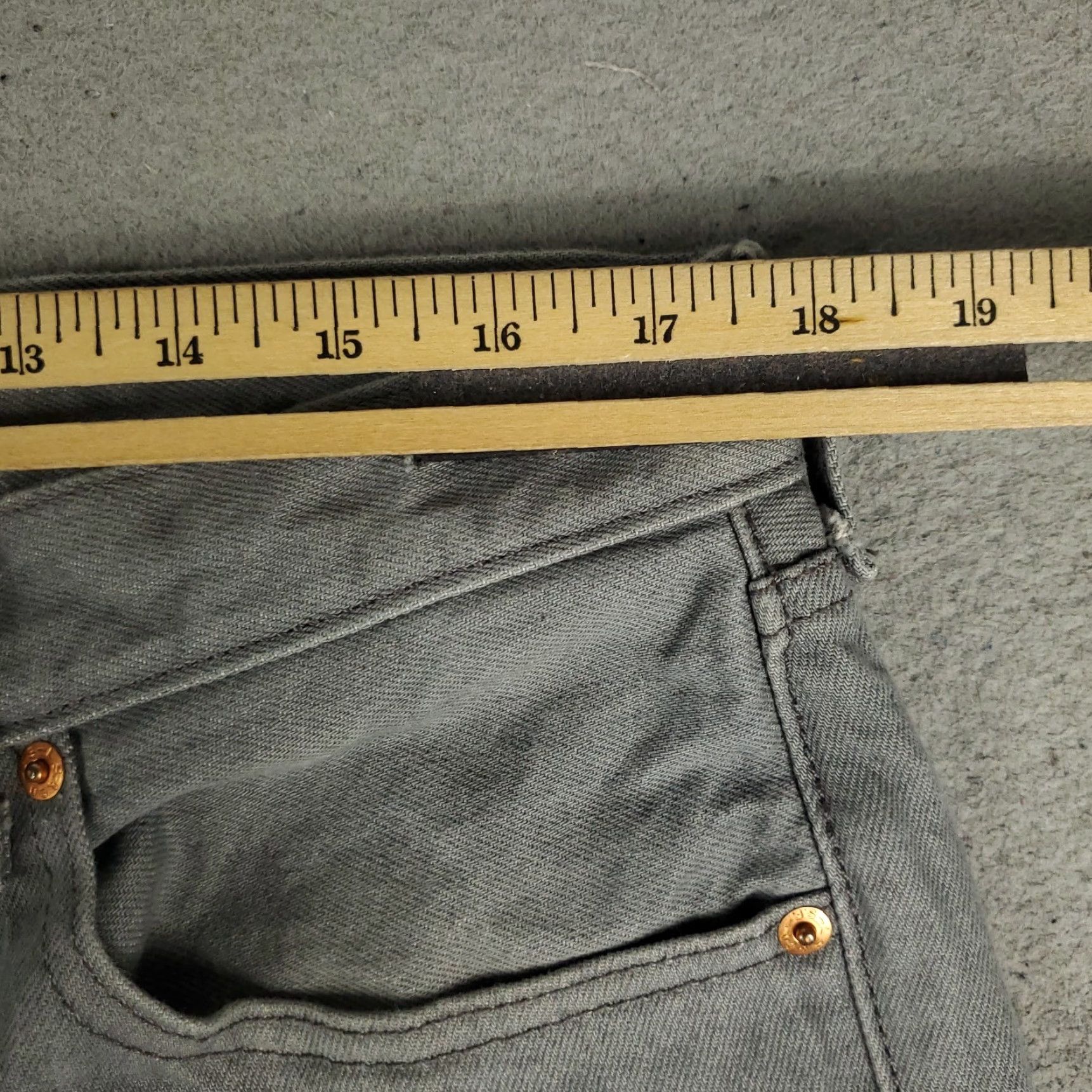 Levi's LEVI'S 501 Jeans - Jeans Mens 38x30 Gray Denim, Button Fly, Straight Leg, 5-Pocket, Regular Rise, Medium Wash, Classic American Mens Size US 38 / EU 54 - 3 Thumbnail