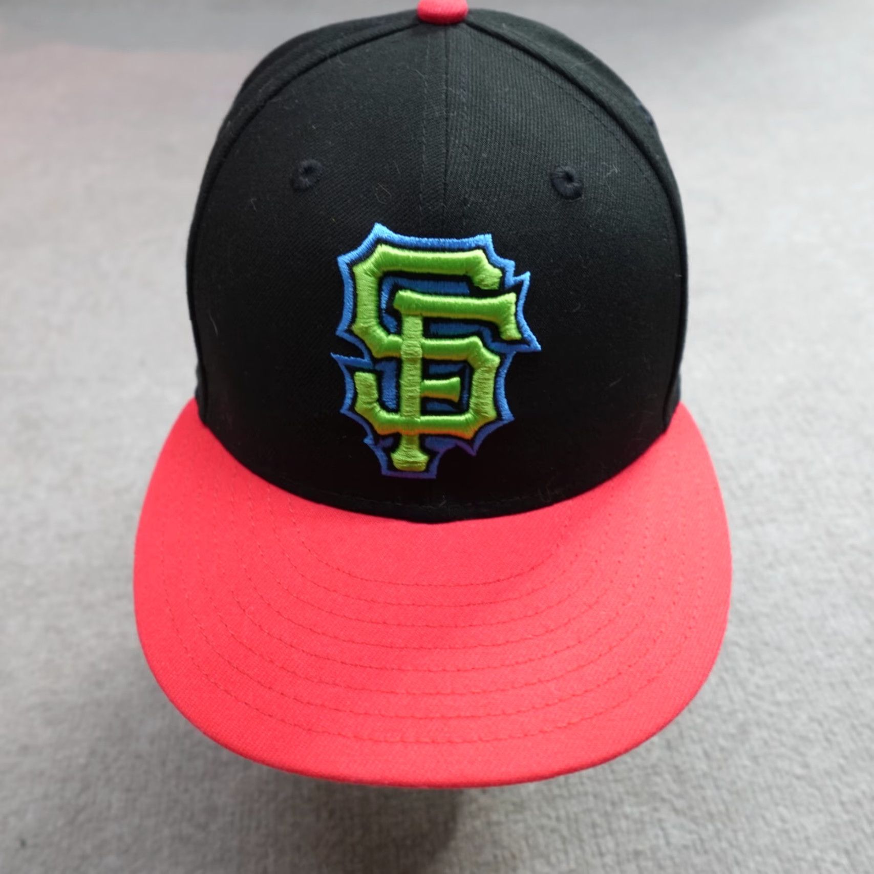 New Era VINTAGE New Era San Francisco Giants Hat 7 1/2 Fitted Black World Champions Embroidered Mens Baseball Cap Size ONE SIZE - 2 Thumbnail