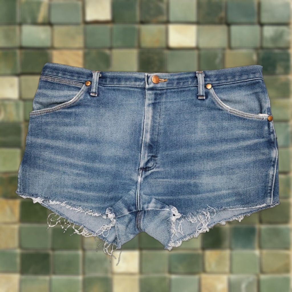 Wrangler VINTAGE Wrangler Shorts Womens 36x3 Faded Whiskered Denim Jorts Made in USA 70s Size 25" / US 0 / IT 36 - 1 Thumbnail