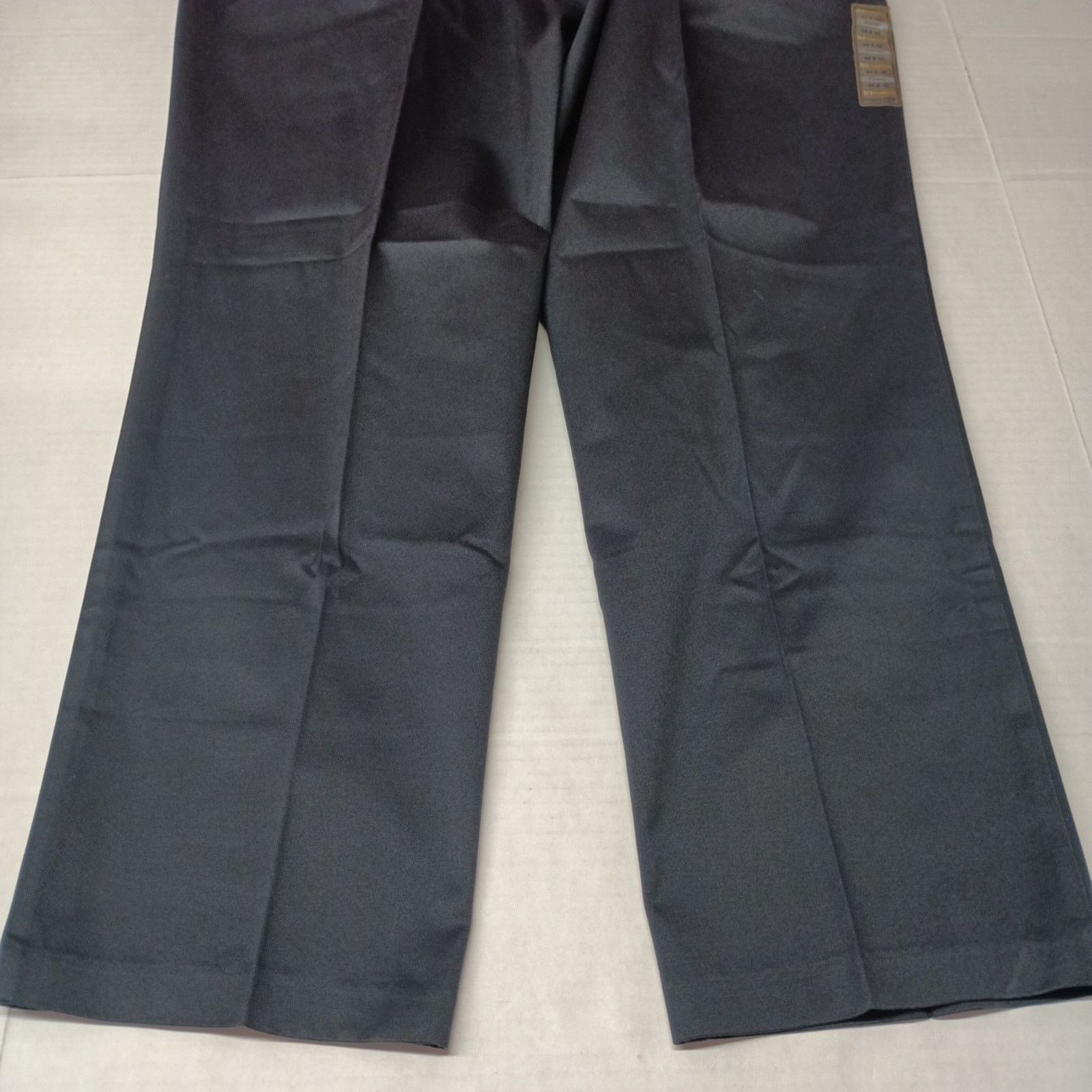 Dockers Dockers Signature Khakis Men's 44x32 Black Classic Pleated Size US 44 / EU 60 - 7 Thumbnail