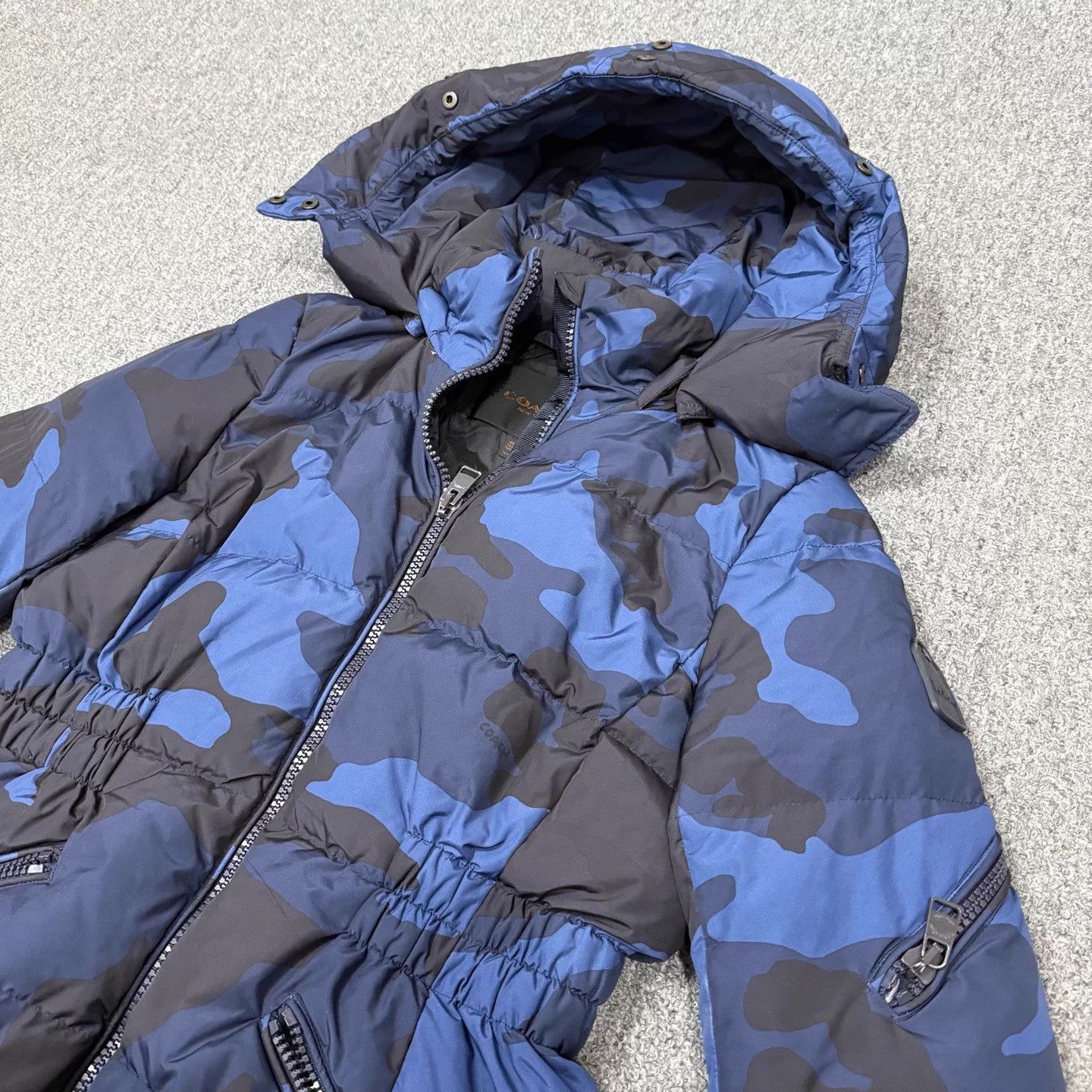 Coach Coach camo down jacket size S like new Size S / US 4 / IT 40 - 3 Thumbnail