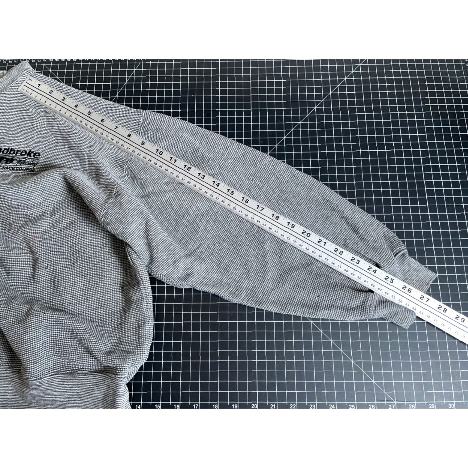 Lee VINTAGE Lee Sweatshirt Main Selling Point Detroit Ladbroke Horse Racing Embroidered Gra y Crewneck 90s Mens Medium Gray Cotton Blend Polyester fleece Size US M / EU 48-50 / 2 - 7 Thumbnail