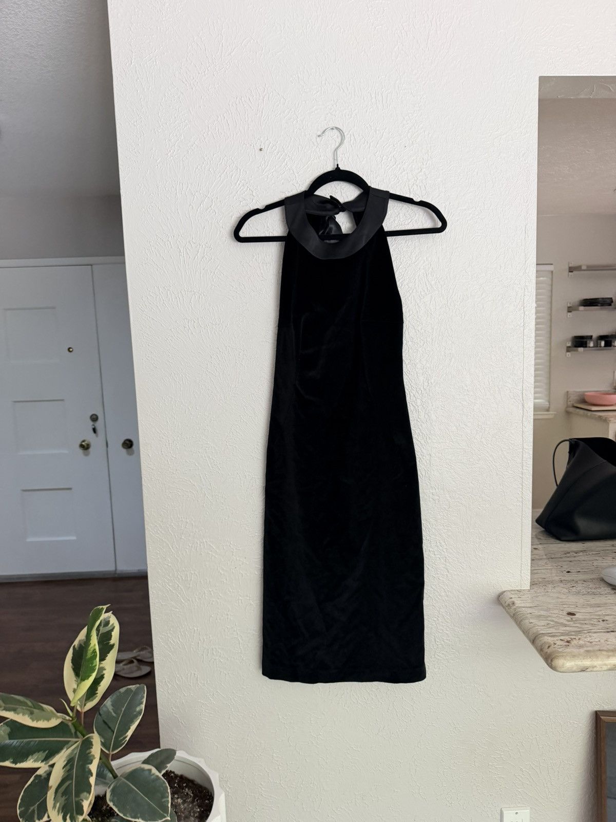 Tara Jarmon Tara Jarmon 90s black velvet open back halter mini dress Size S / US 4 / IT 40 - 25 Thumbnail