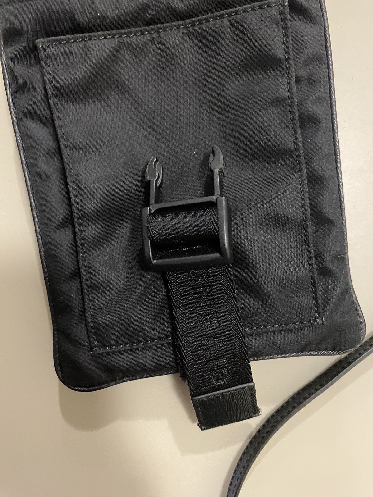 Givenchy Givenchy 4G Pouch On Strap With Tags Like New In Black Size ONE SIZE - 6 Thumbnail