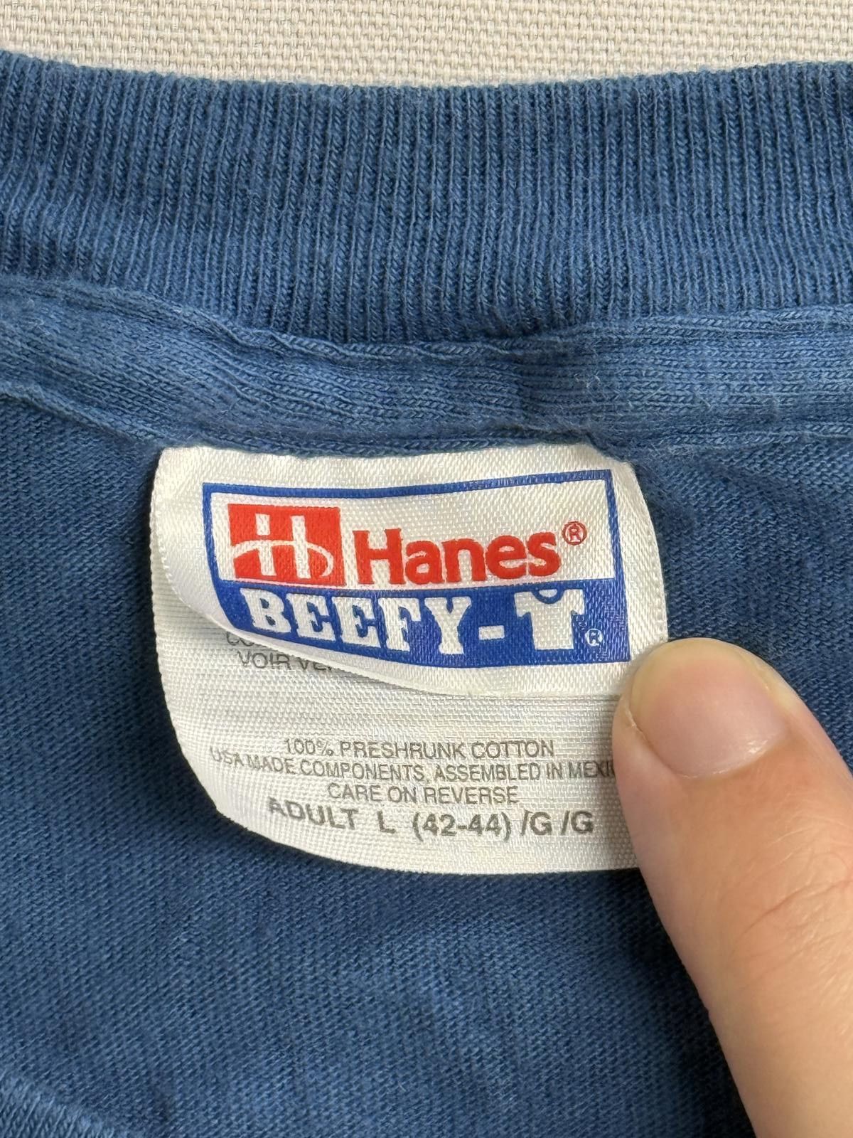 Hanes Vintage Adobe T-shirt Everywhere you look 2001 Louis Fishauf Size US L / EU 52-54 / 3 - 3 Thumbnail