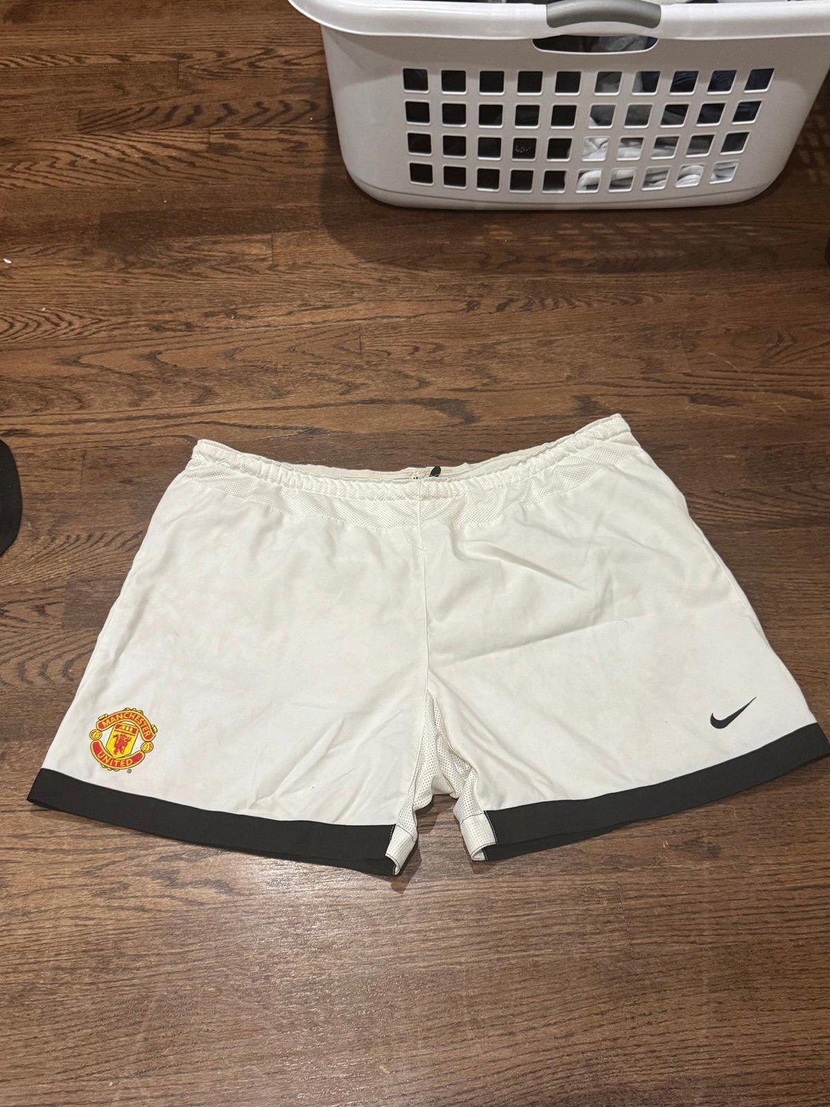 Nike Nike Manchester United Embroidered Dri-Fit Shorts Rare Sz L Size US 34 / EU 50 - 2 Thumbnail