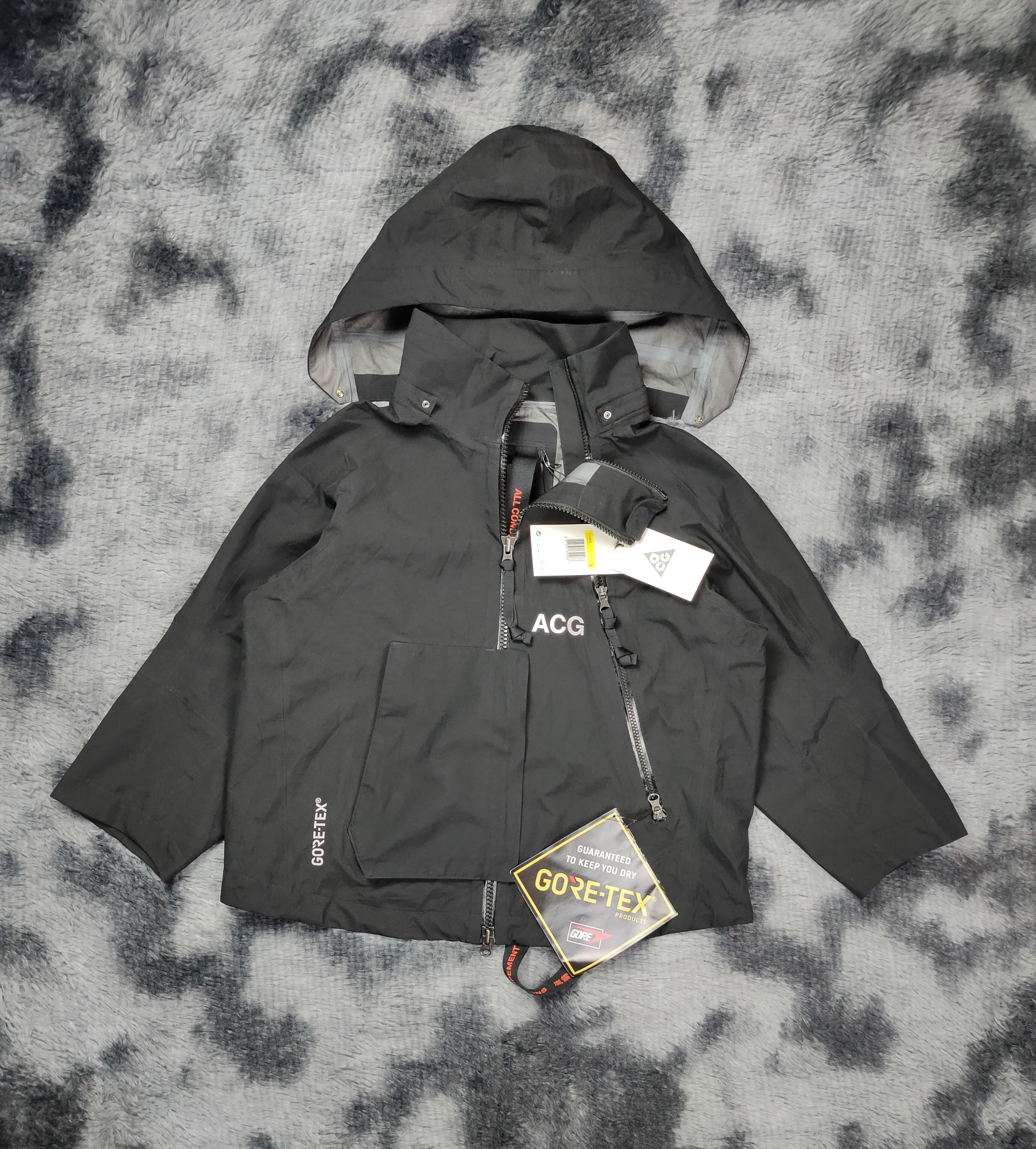 image of Nike Lab Acg X Gore-Tex Deploy Jacket ( Wmns ) in Black, Women's (Size Small)