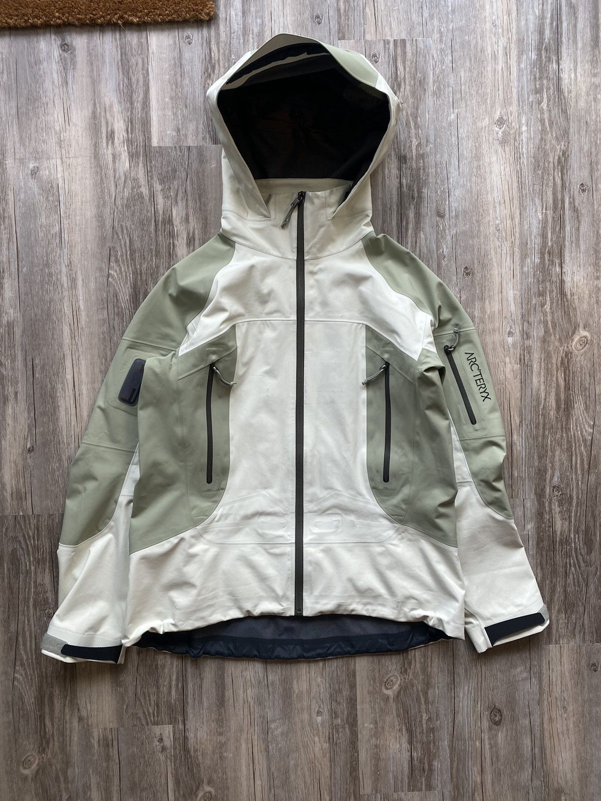 Arc'Teryx Arc'teryx Rush Goretex Rain Jacket With Recco Earth Tone