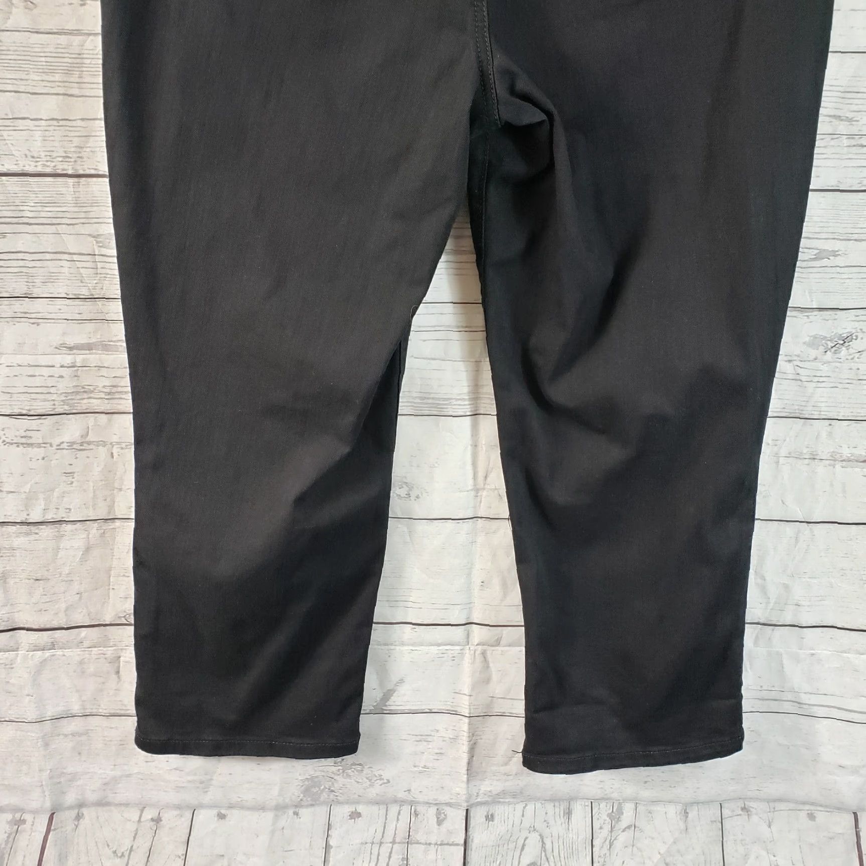 NYDJ NYDJ Womens Marilyn Crop Jeans Sz 10 Solid Black Mid Rise Cotton Blend Jeans Crop Womens 10 Cotton Blend Denim Black NYDJ Size 32" / US 10 / IT 46 - 4 Thumbnail