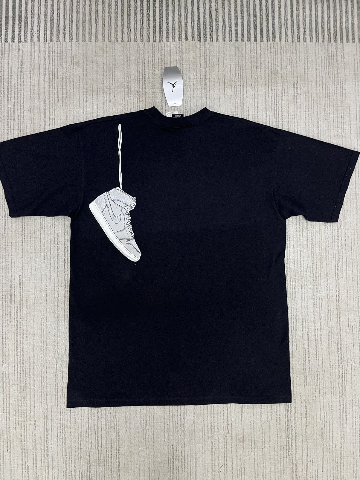 Jordan Brand Vintage 2001 deadstock jordan shoes hanging tshirt Size US L / EU 52-54 / 3 - 2 Thumbnail