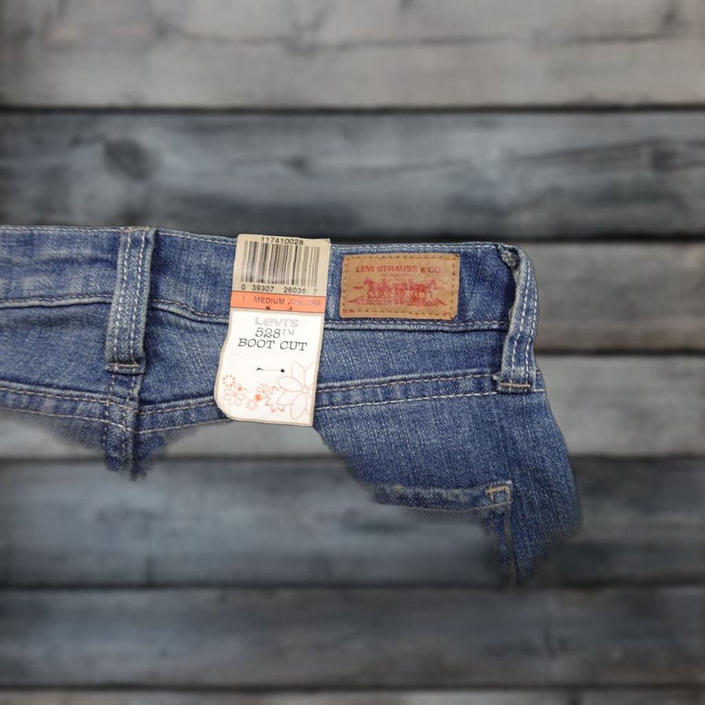 Levi's Levi's 528 Boot Cut Jeans Juniors 1M Blue Medium Wash Curvy Stretch Denim Jeans 5-Pocket Zipper Fly Size 25" / US 0 / IT 36 - 1 Thumbnail