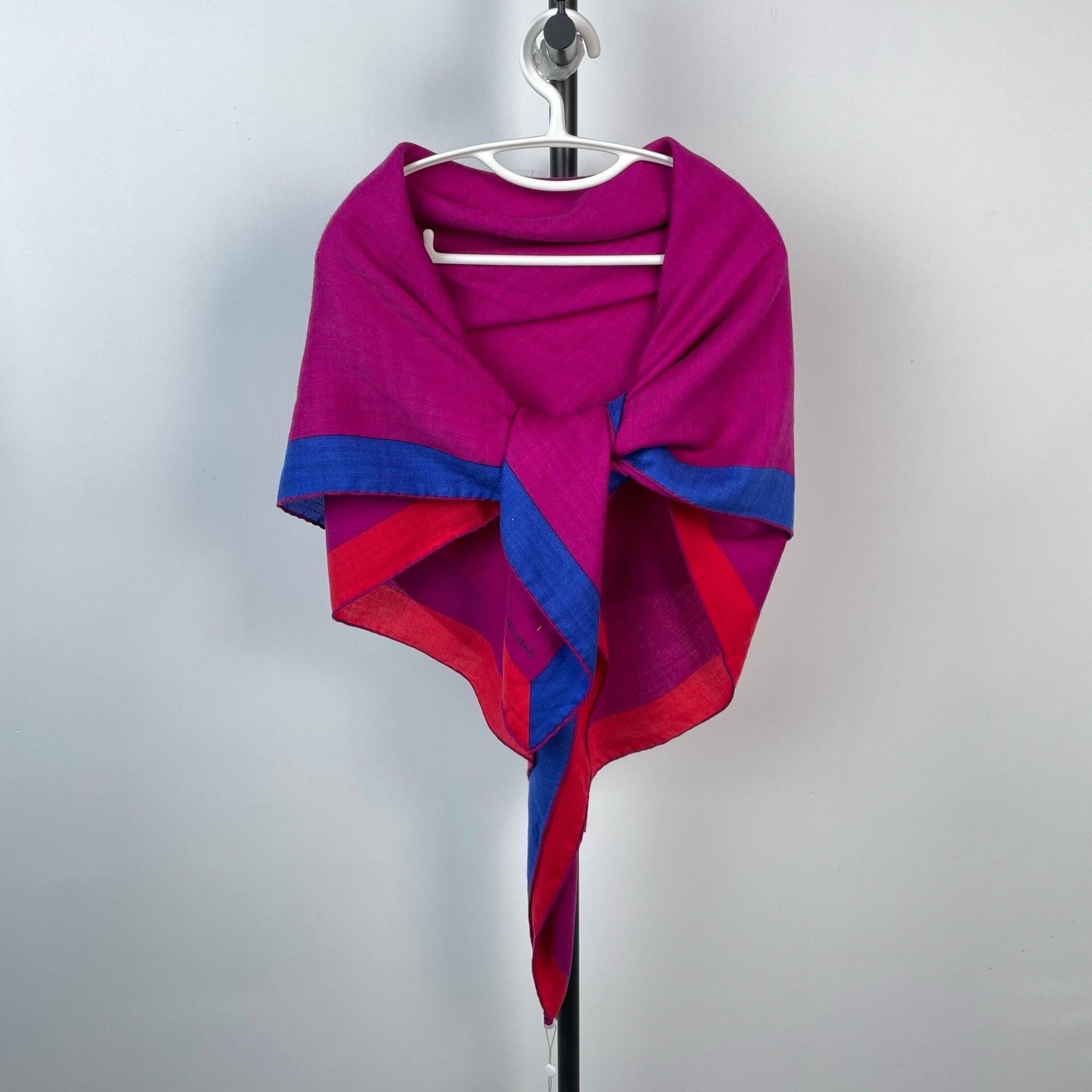 Hermes Hermes Cashmere Silk Triangle Scarf Size ONE SIZE - 1 Thumbnail