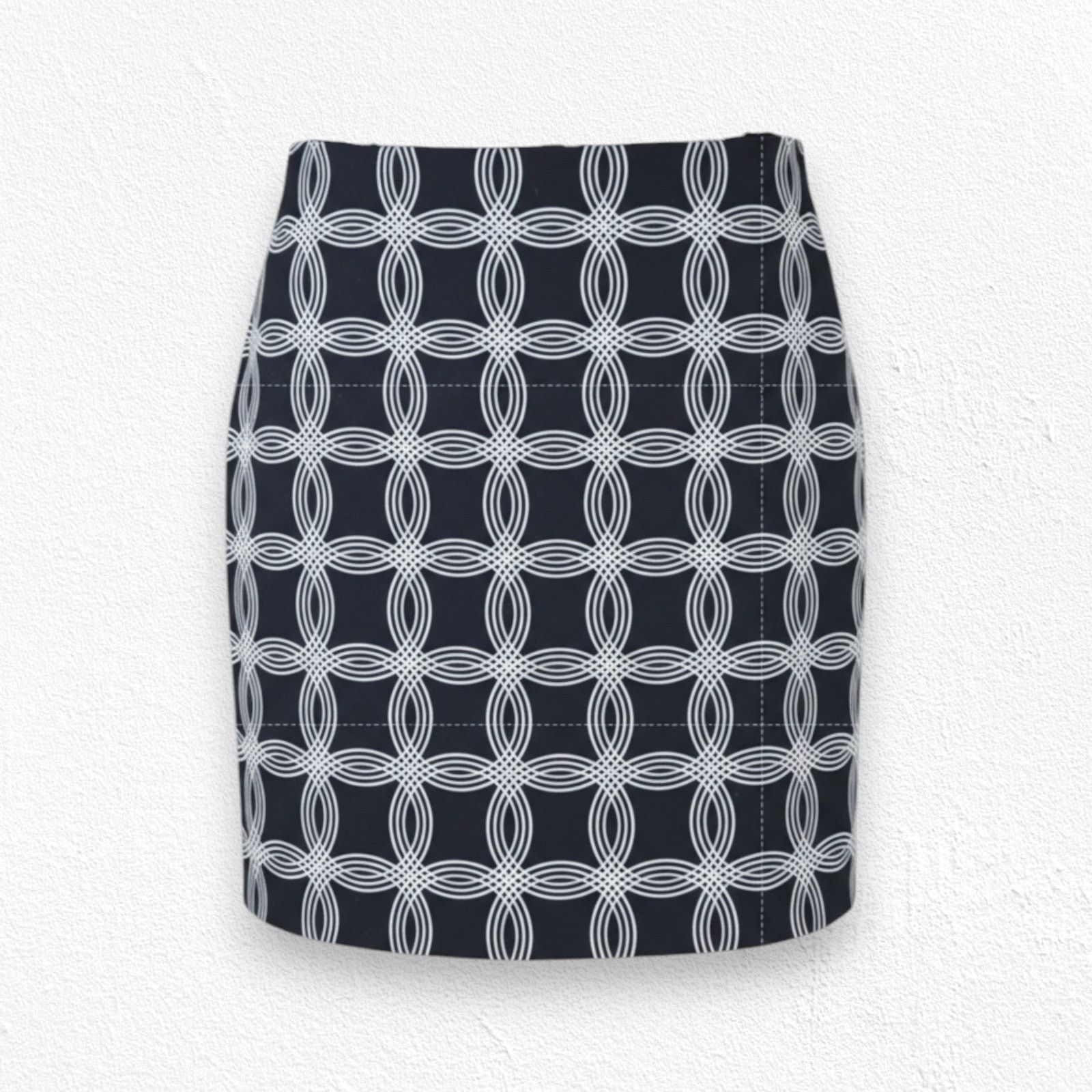 Banana Republic Banana Republic Black White Geometric Mini Skirt Size 0 Size 25" / US 0 / IT 36 - 1 Thumbnail