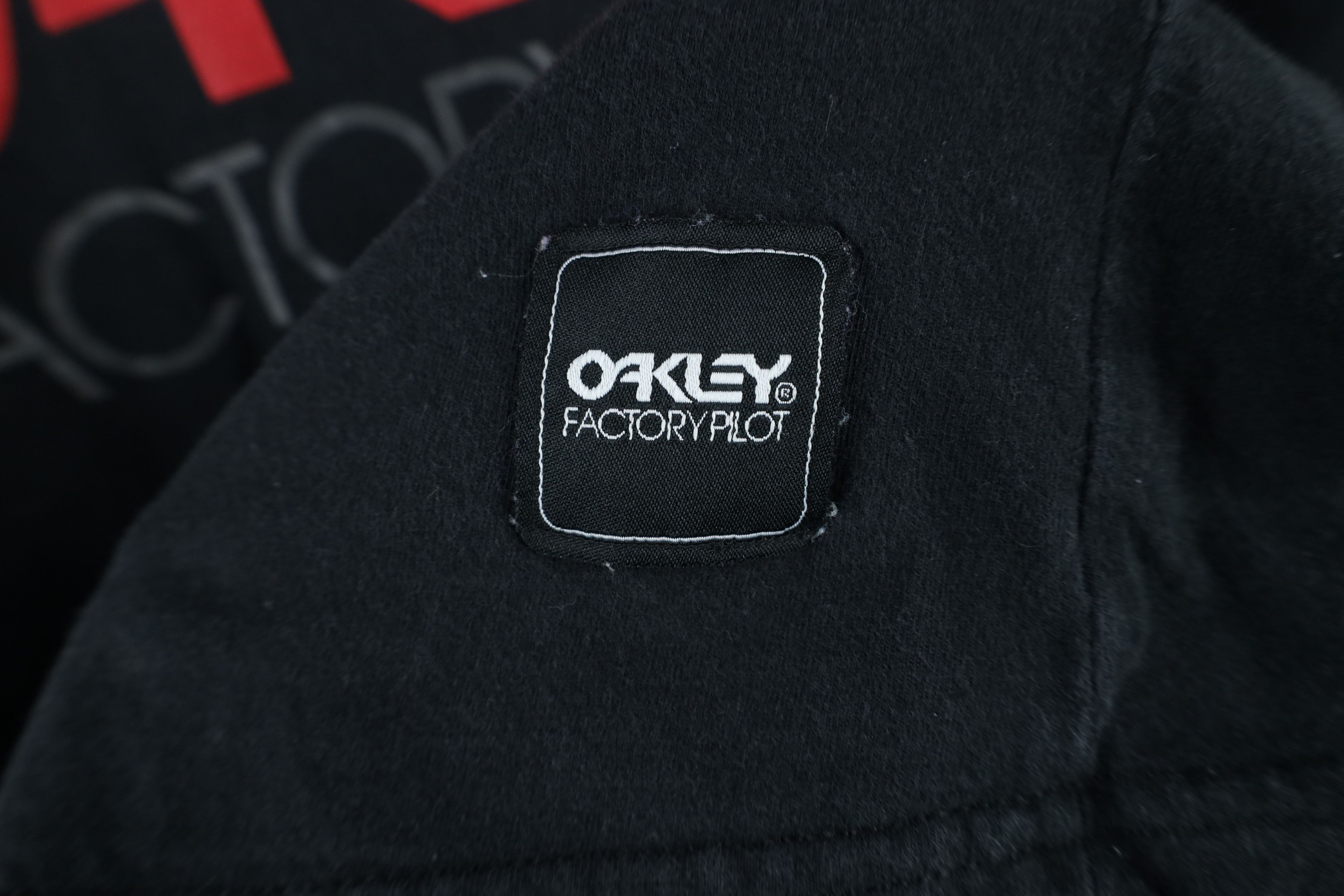 Oakley × Vintage Vintage Oakley Slim Fit Spell Out Long Sleeve T-Shirt Black Size US M / EU 48-50 / 2 - 5 Thumbnail