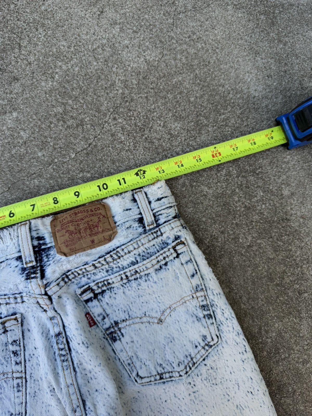 Levi's × Vintage Vtg 90’s Levis 701xx Buttonfly Acid Wash Jeans Student 26x31 Size 26" / US 2 / IT 38 - 10 Thumbnail