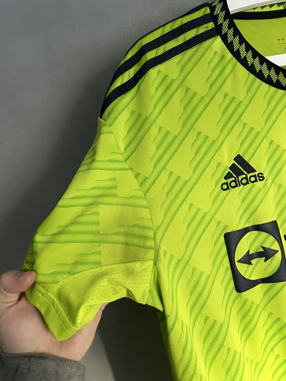 Adidas MANCHESTER UNITED Adidas 2022 2023 THIRD SOCCER JERSEY Size US L / EU 52-54 / 3 - 6 Thumbnail