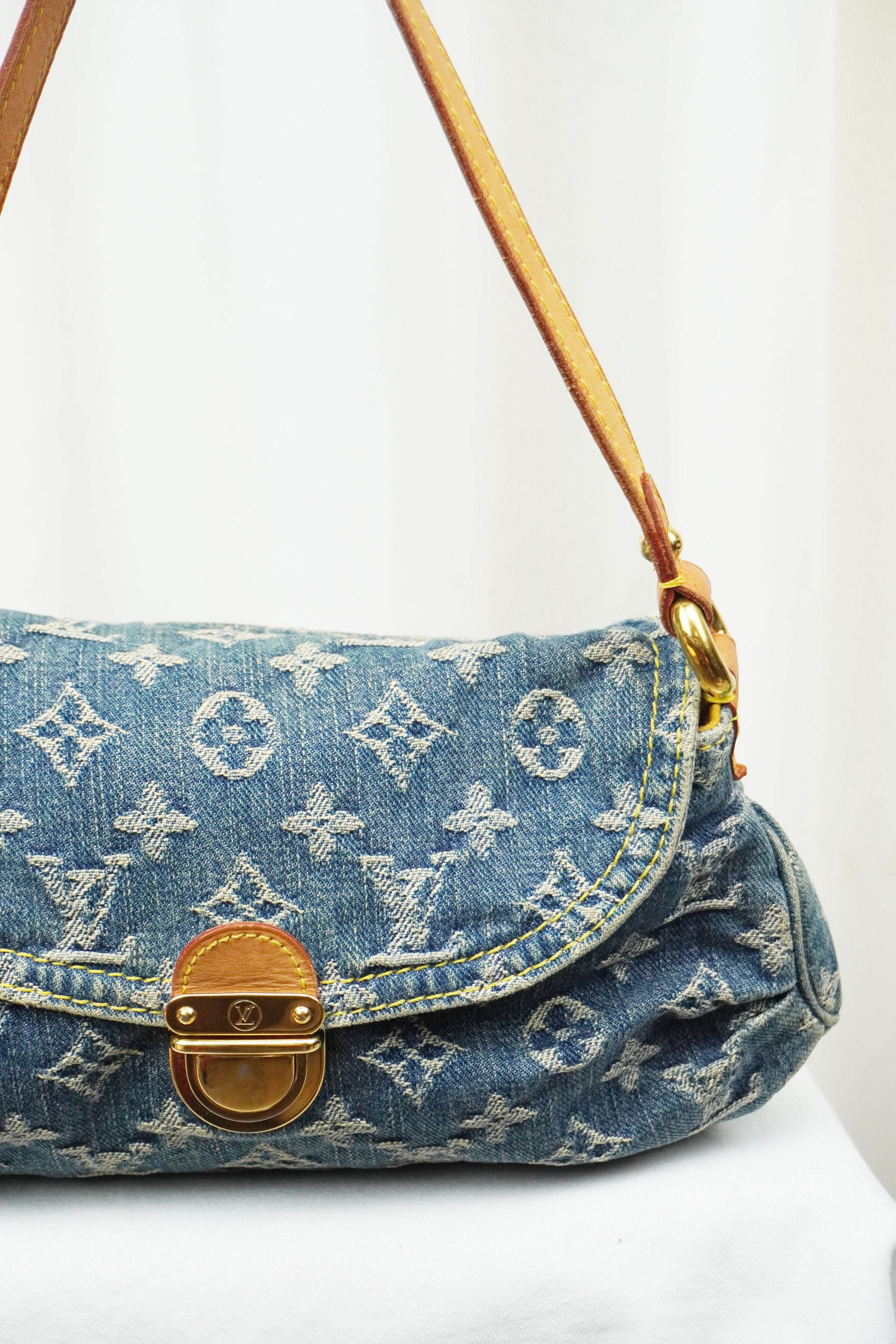 Louis Vuitton Louis Vuitton Denim Pleaty Shoulder Bag Size ONE SIZE - 4 Thumbnail