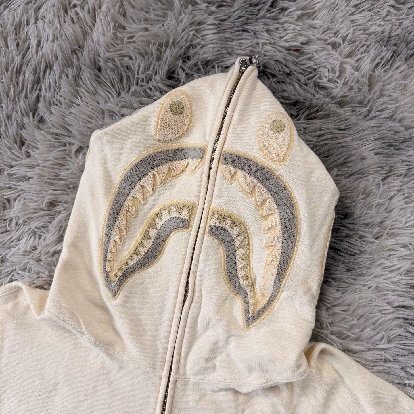 Bape bape night glow shark hoodie in cream Size US XL / EU 56 / 4 - 2 Thumbnail