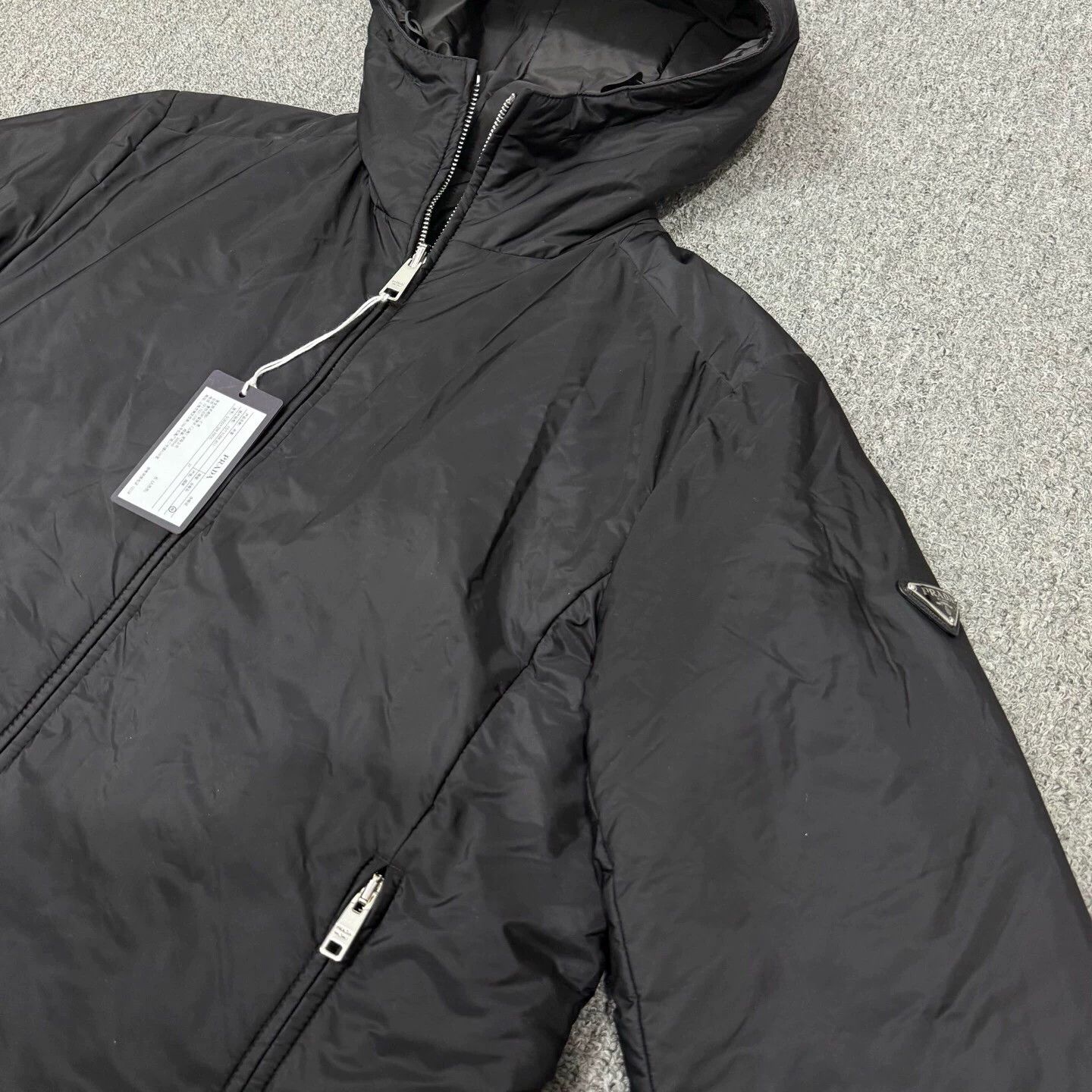 Prada Prada Reversible Black Triangle Logo Puffer 50 Size US M / EU 48-50 / 2 - 3 Thumbnail