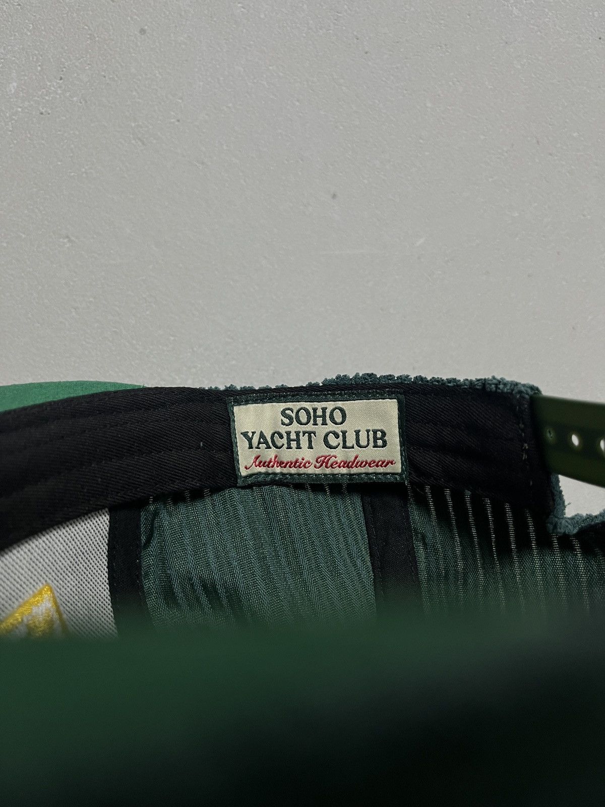 Corteiz Rare Corteiz X Soho Yacht Club Corduroy Snapback Hat Green Size ONE SIZE - 8 Thumbnail