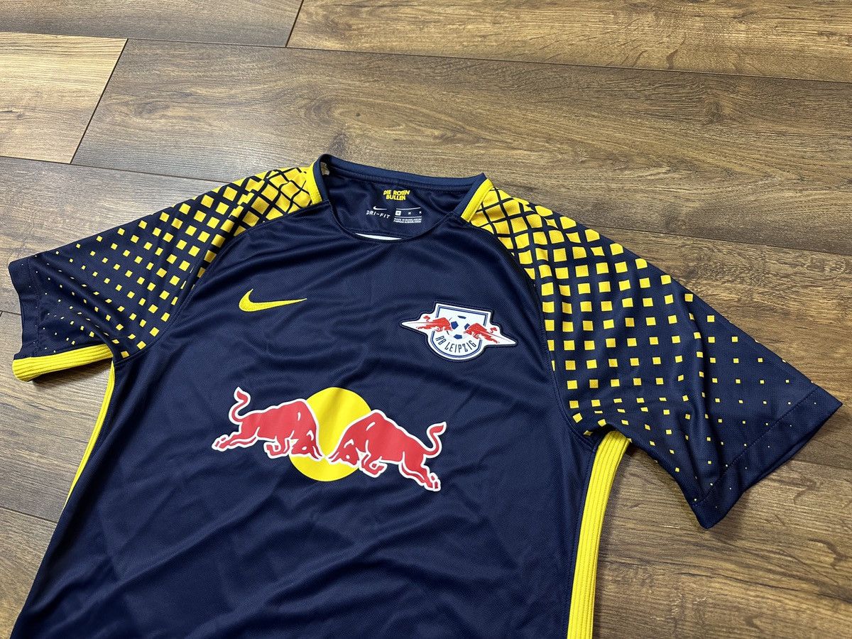 Nike RED BULL LEIPZIG SHIRT FOOTBALL JERSEY SOCCER TRIKOT KIT szM Size US M / EU 48-50 / 2 - 3 Thumbnail