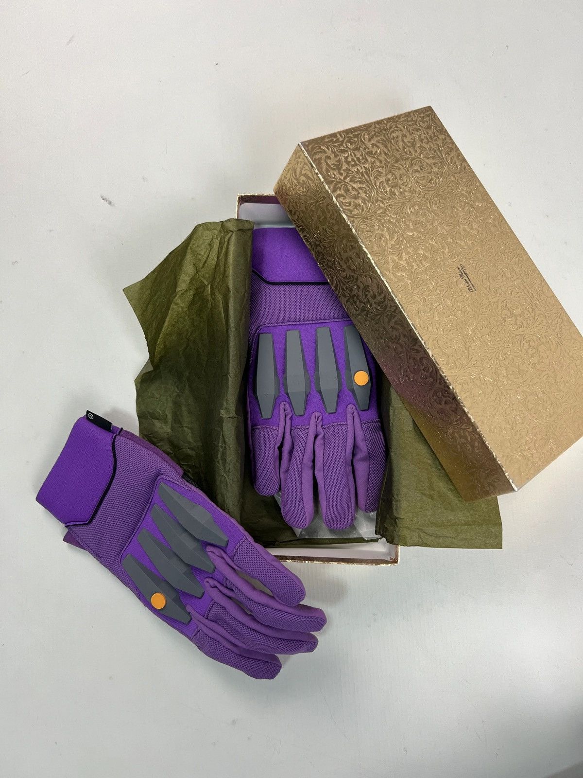 UNDERCOVER AW21 NEON GENESIS EVANGELION GLOVES PURPLE SZ:OS 