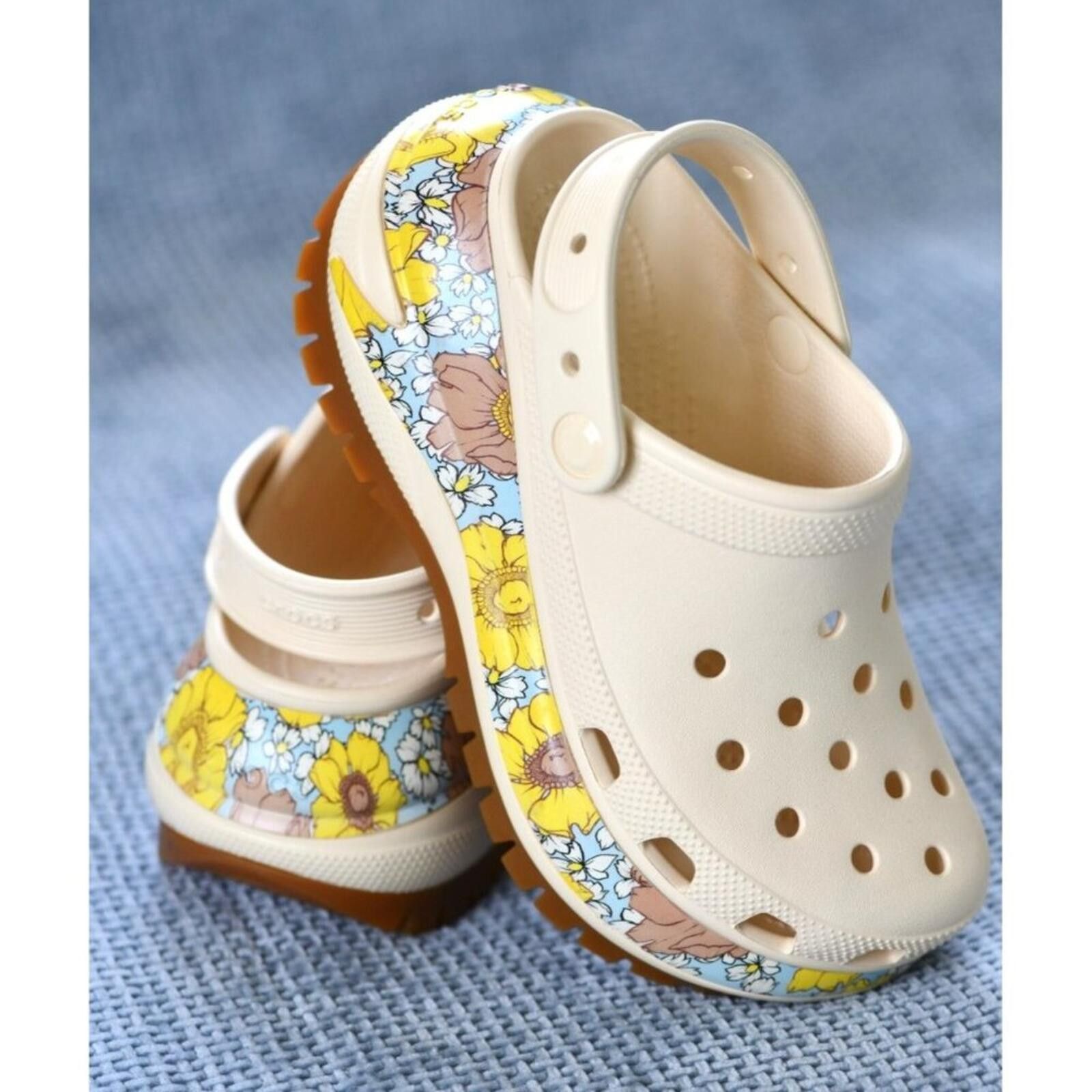 Crocs Crocs Mega Crush Clog Vanilla/Multi Retro Floral Size US 5 / IT 35 - 2 Thumbnail