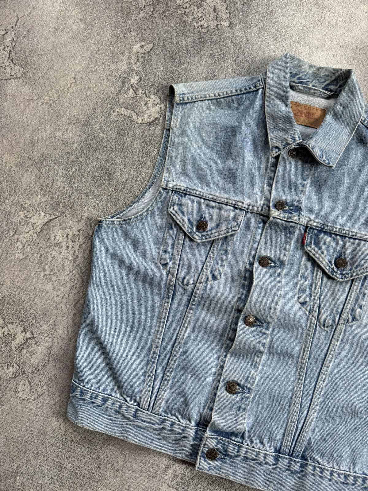 Levi's Vintage Clothing Levi’s XL 70401 02 1983 denim retro vest sleeveless jacket Size US XL / EU 56 / 4 - 9 Thumbnail