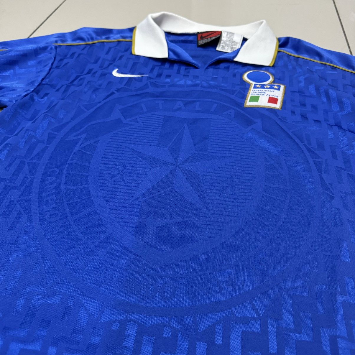 Nike Italy 95/96 vintage home shirt Size US L / EU 52-54 / 3 - 5 Thumbnail