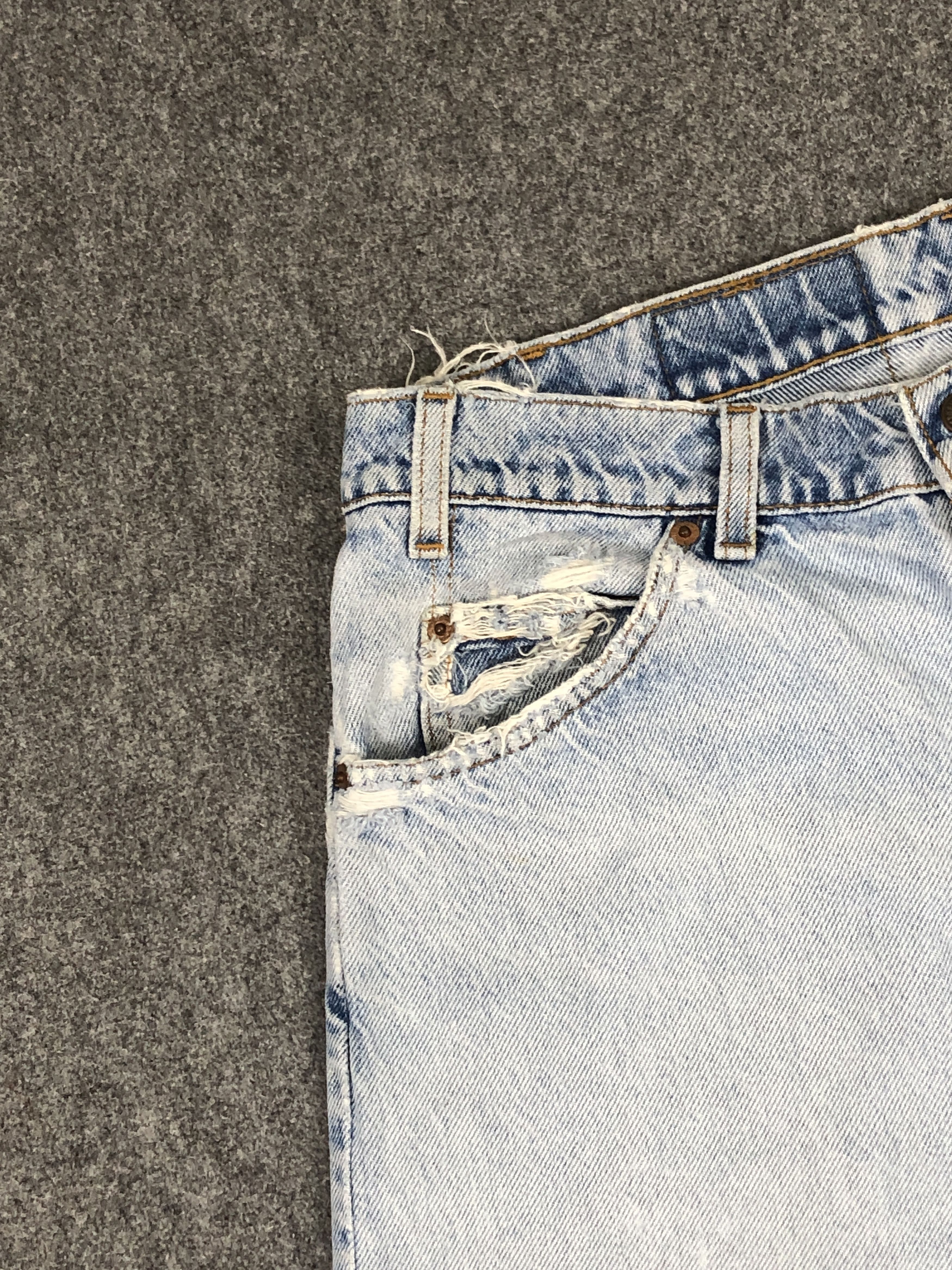 Levi's Distressed Vintage 90s Levis Light Washed Jeans DP2358 Size US 31 - 10 Thumbnail
