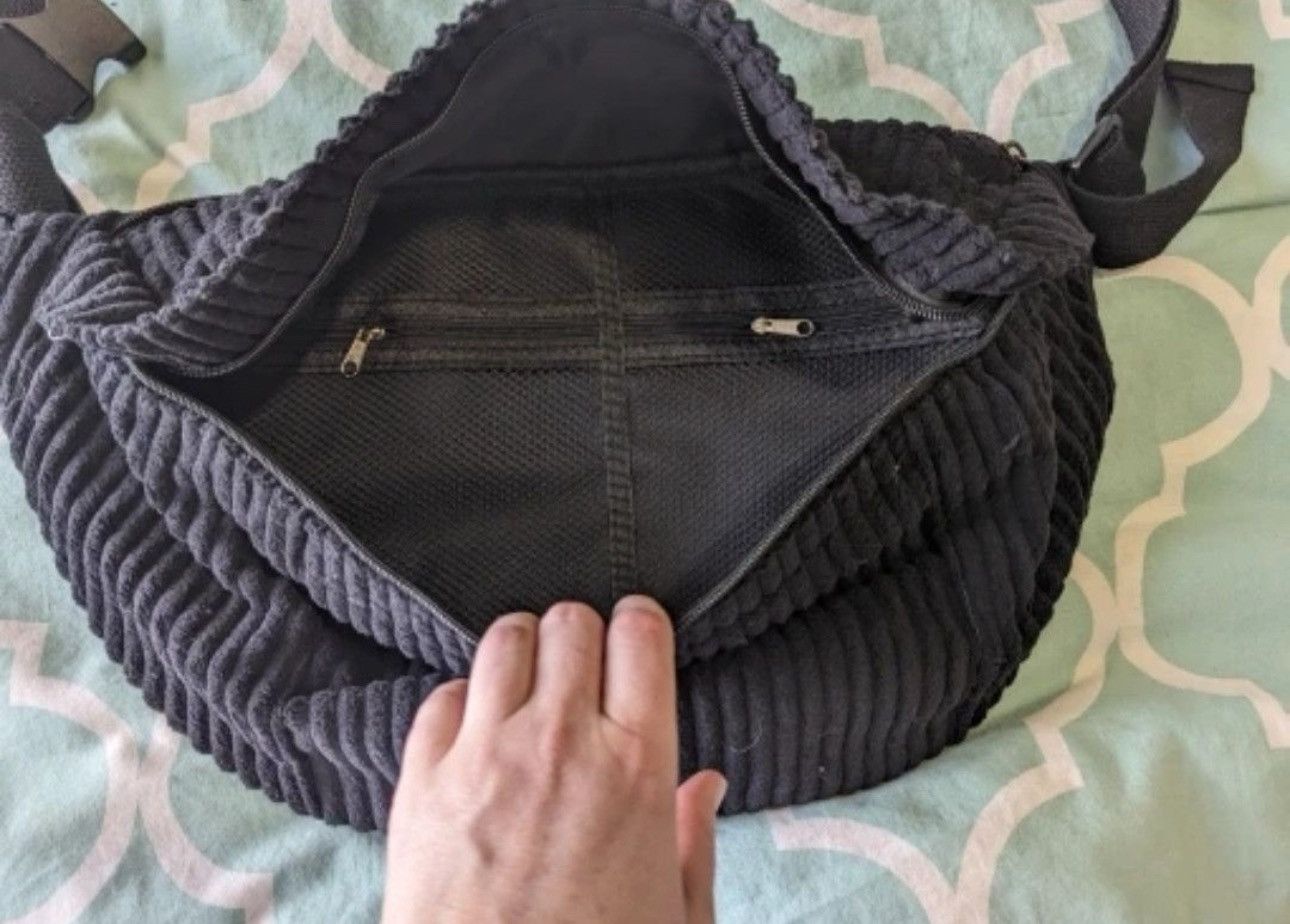Designer Large Sling Shoulder Crossbody Casual Bag Size ONE SIZE - 4 Thumbnail